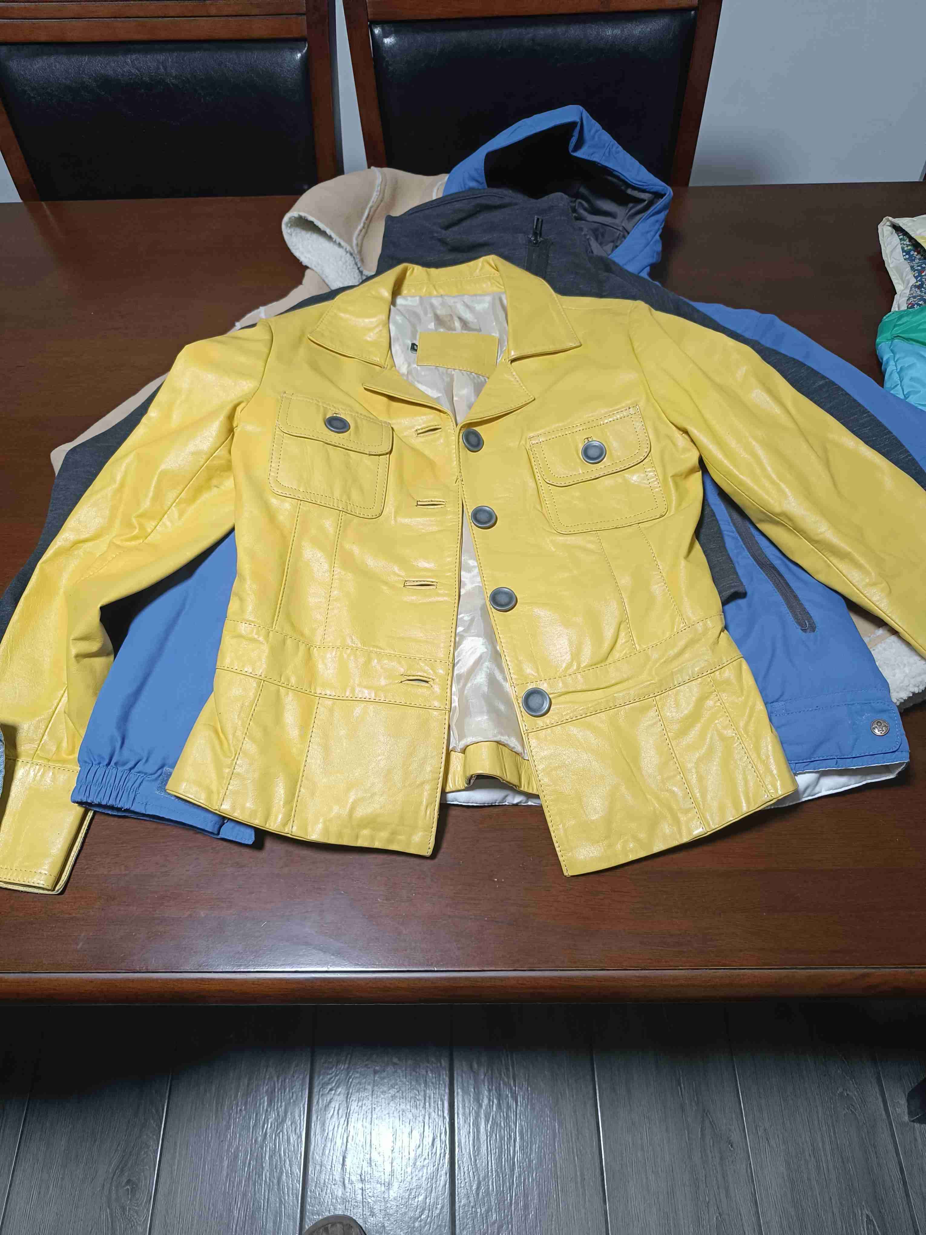 Chaqueta amarilla de mujer - miniatura 2