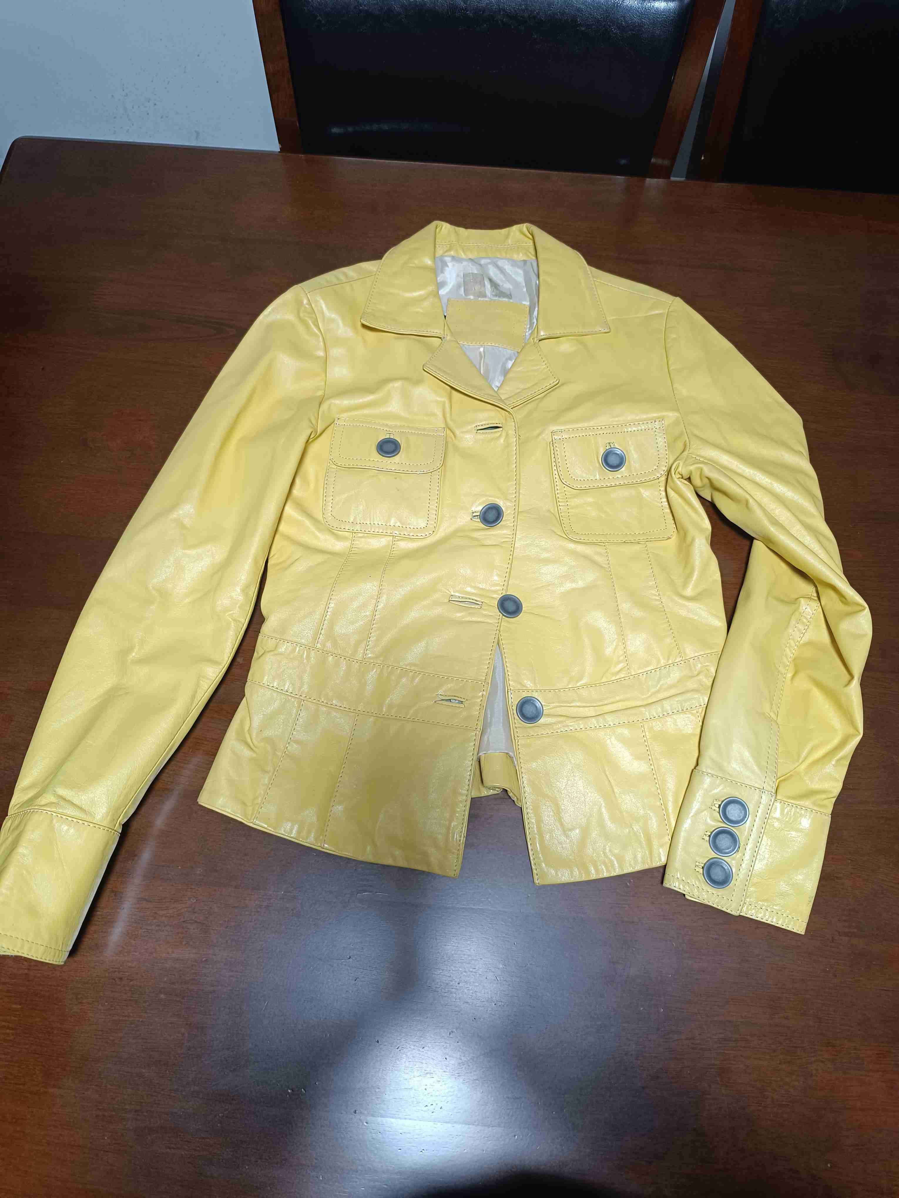 Chaqueta amarilla de mujer - miniatura 3