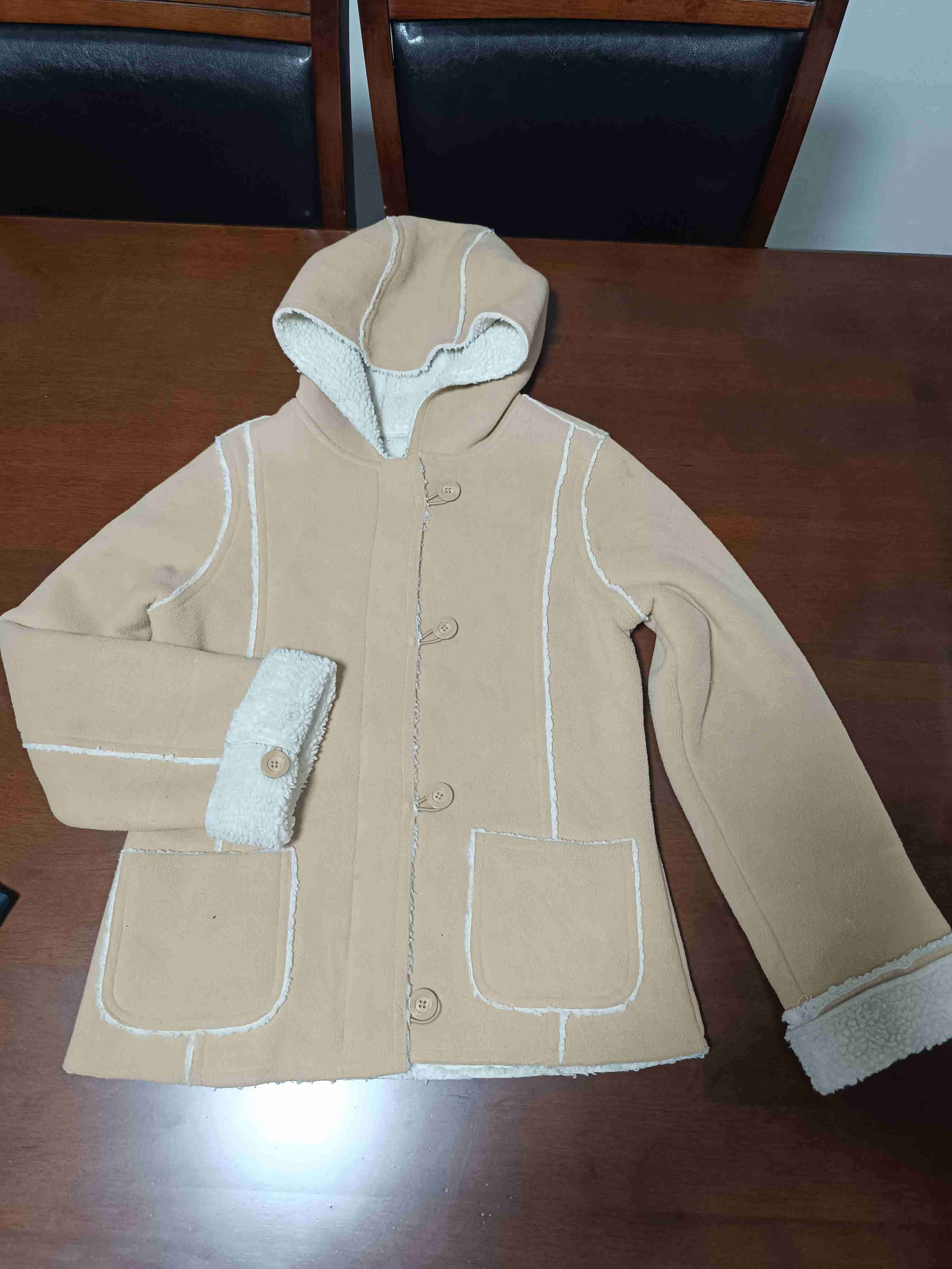 Chaqueta con capucha beige