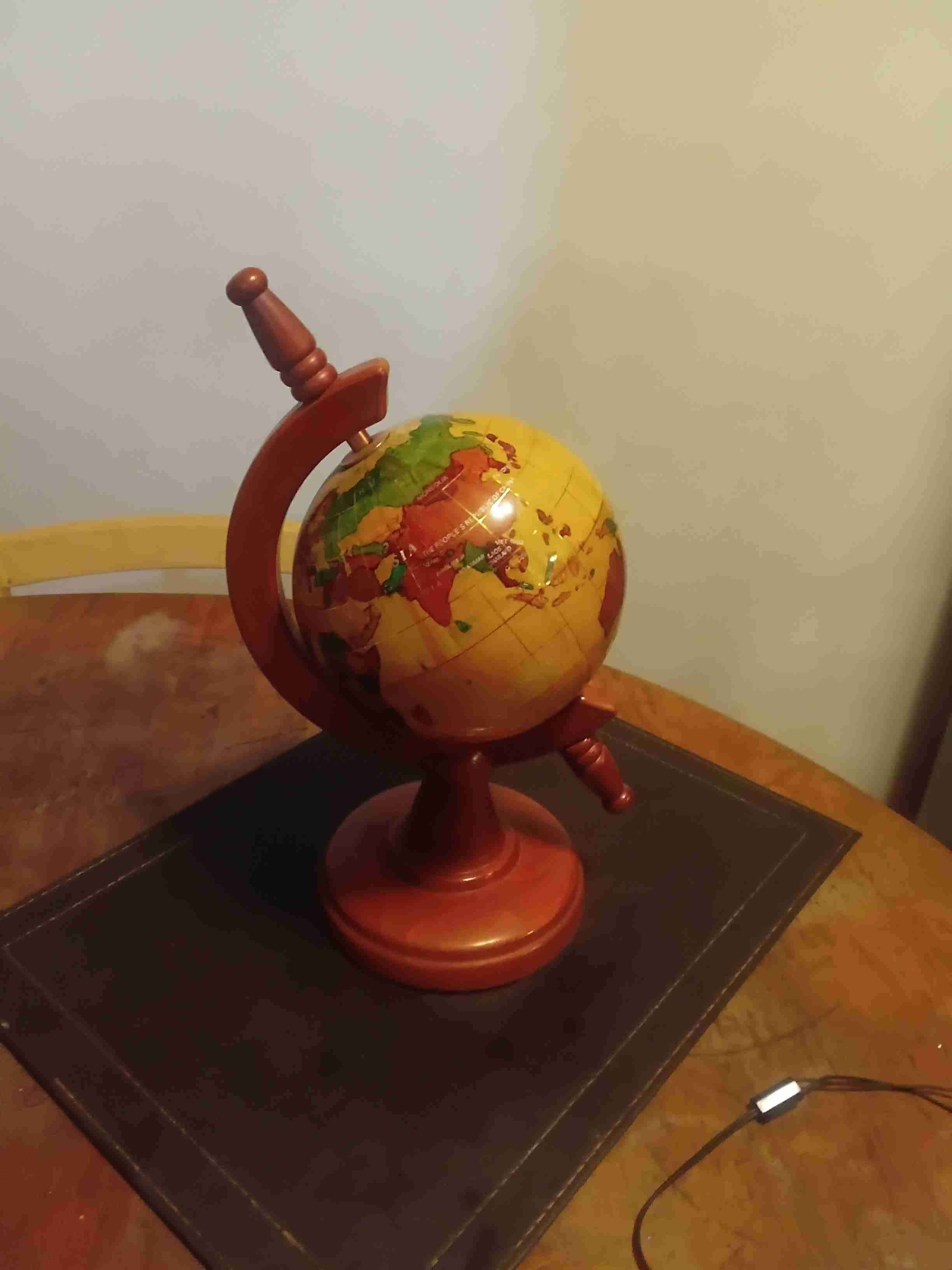 Globo terráqueo decorativo pequeño