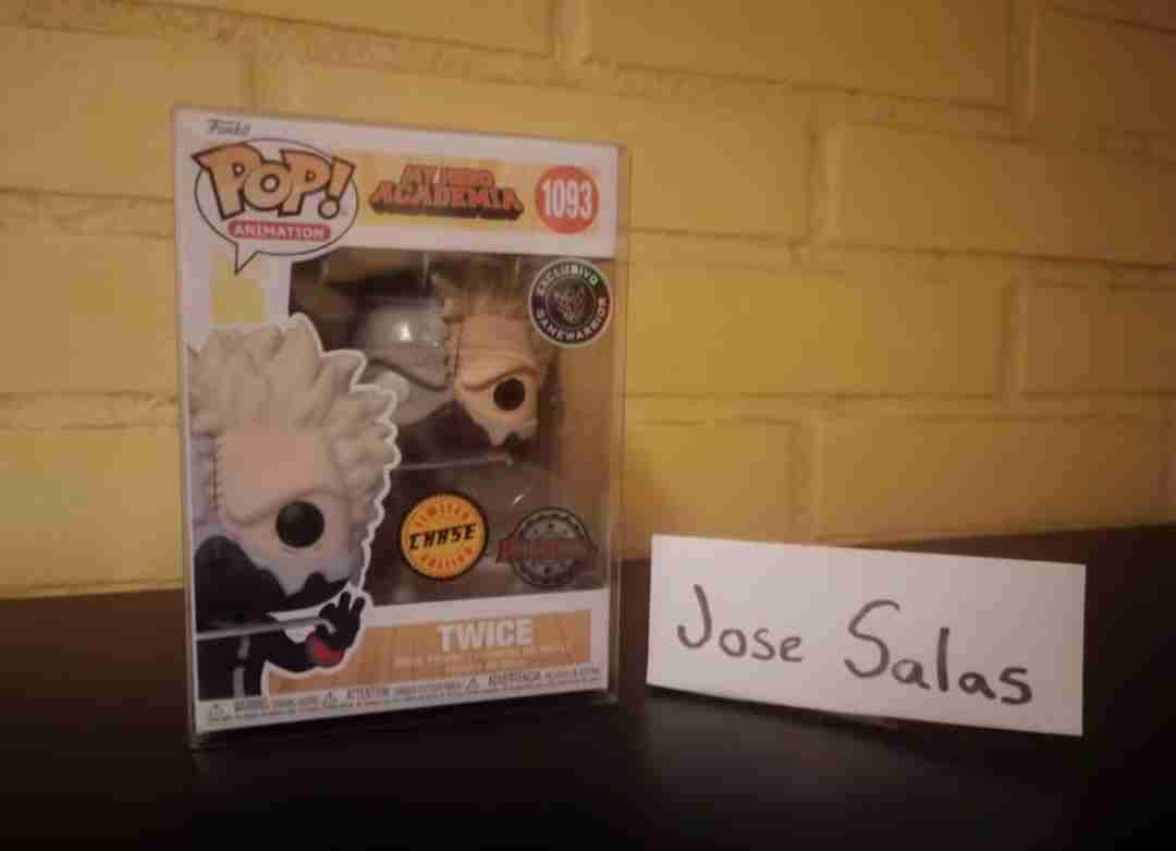 Figura Funko Pop Twice My Hero (Chase)