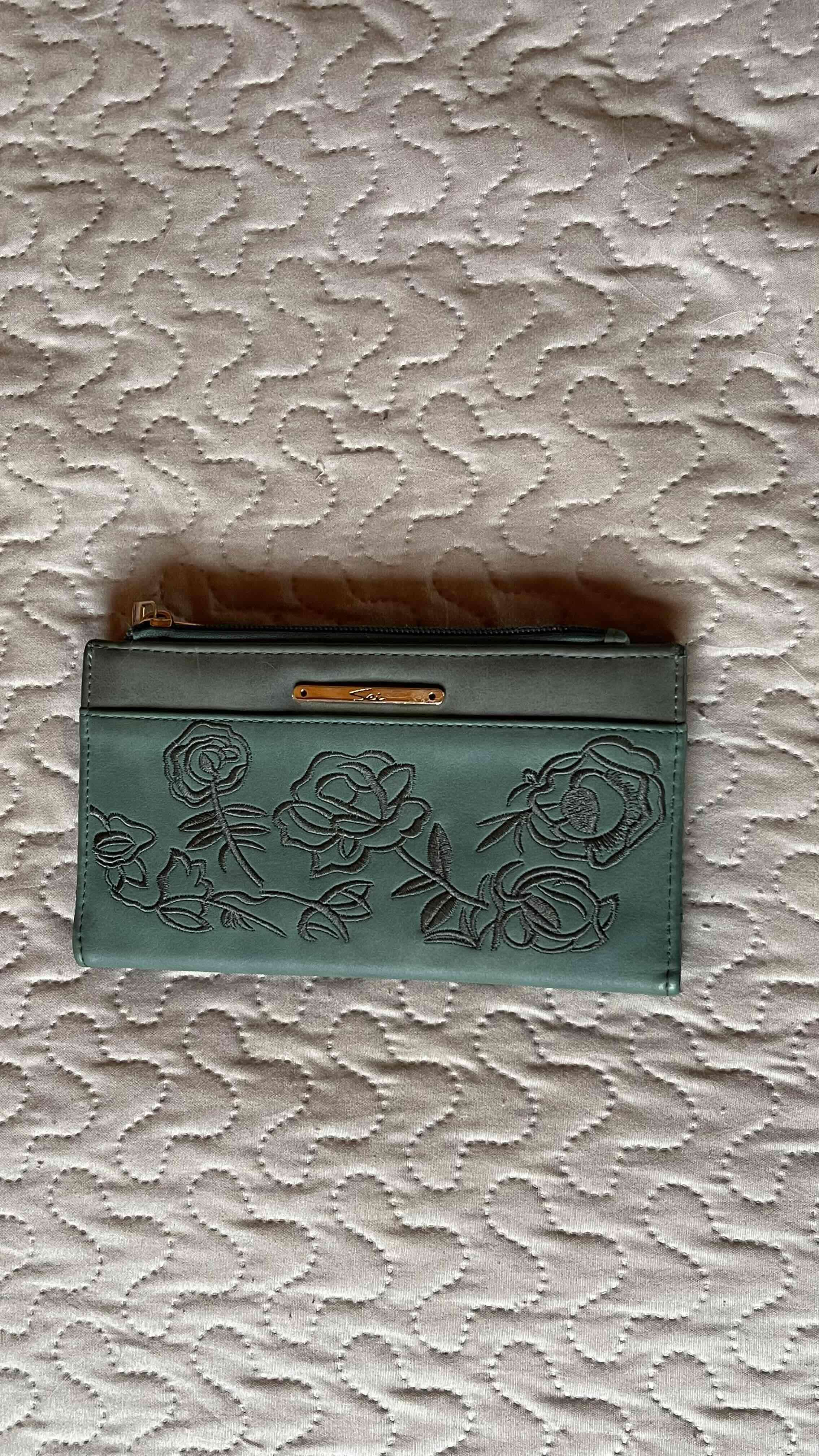 Billetera Sei verde con diseño floral - 1