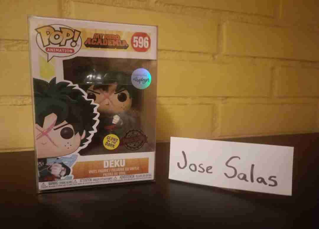 Figura Funko Pop Deku (GITD)