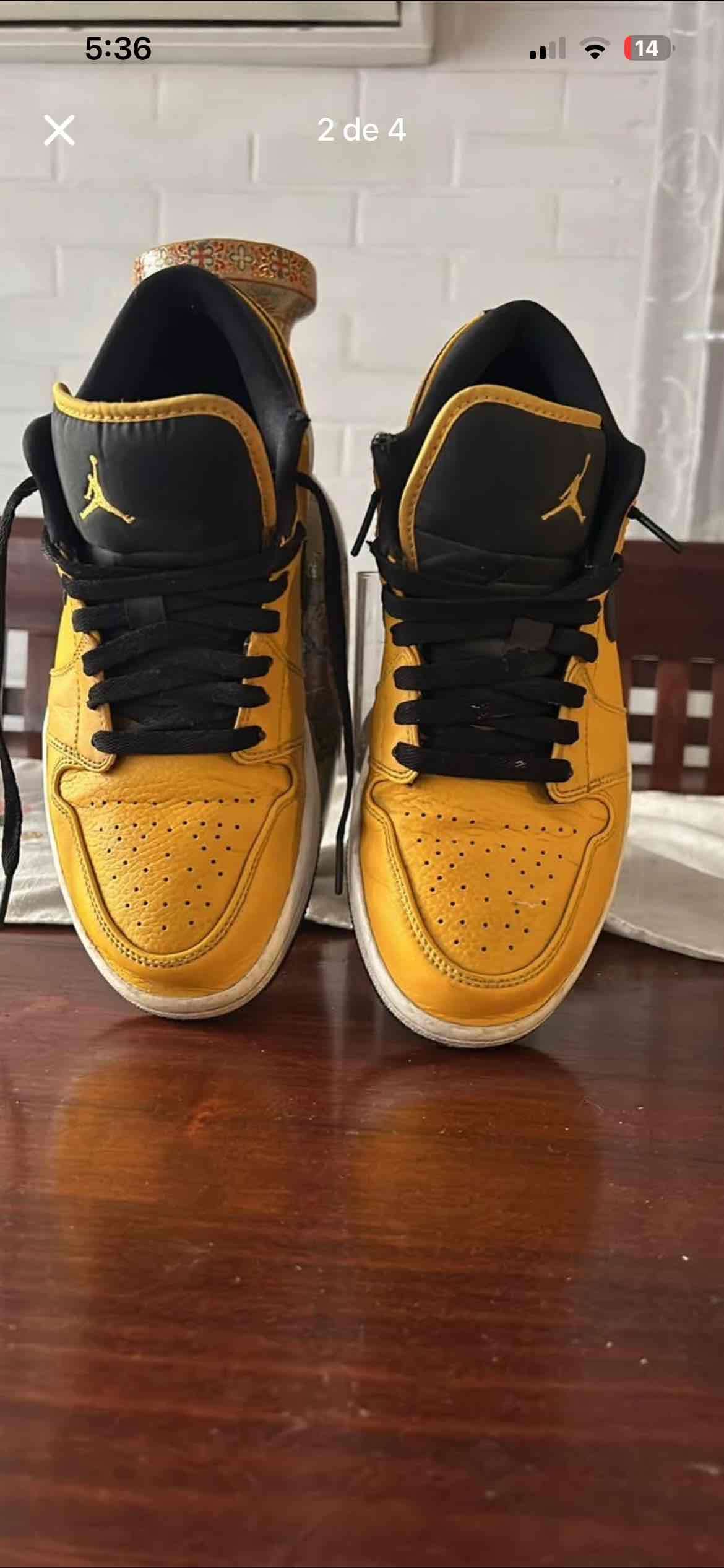 Zapatillas deportivas amarillas y negras Jordan - miniatura 2