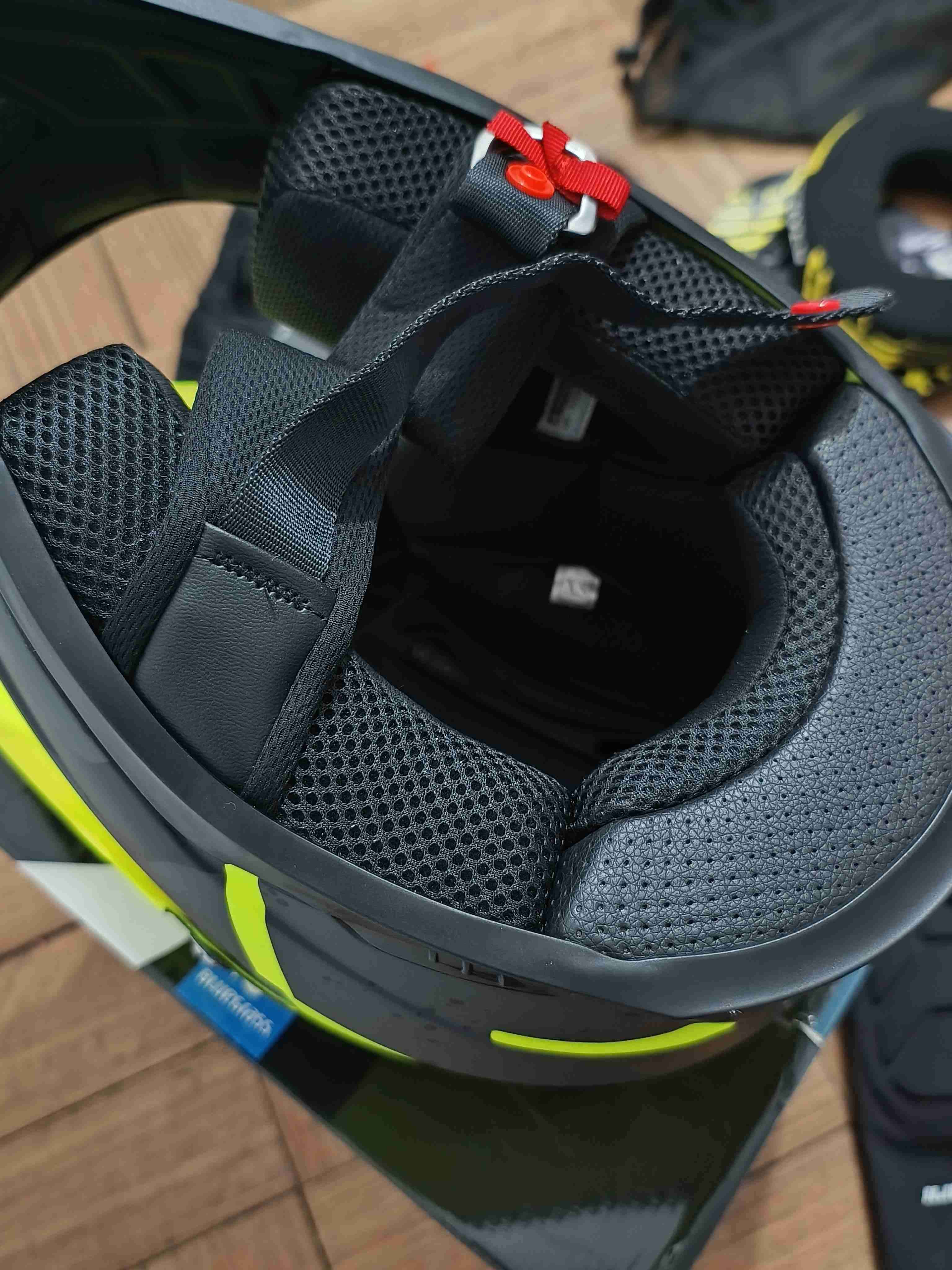 Casco integral amarillo Bluegrass BMX - 4