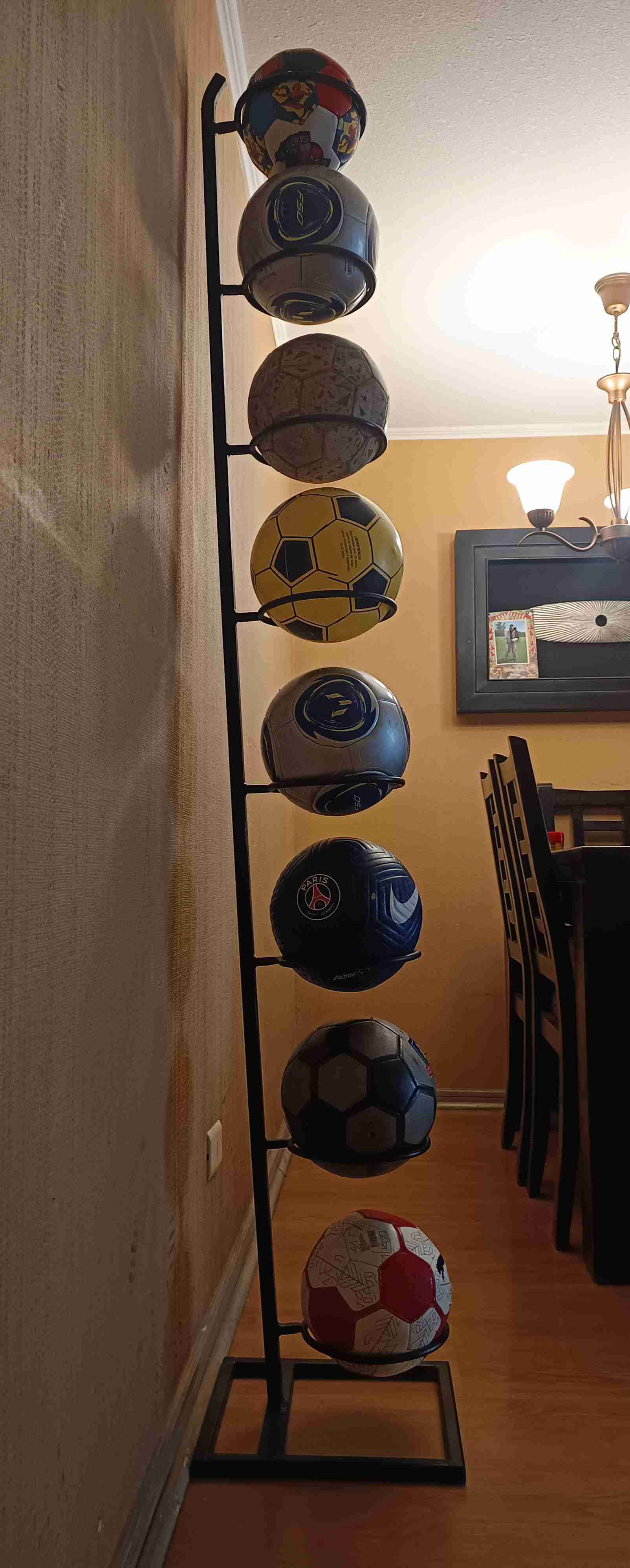 Estante vertical para pelotas de fútbol - miniatura 3