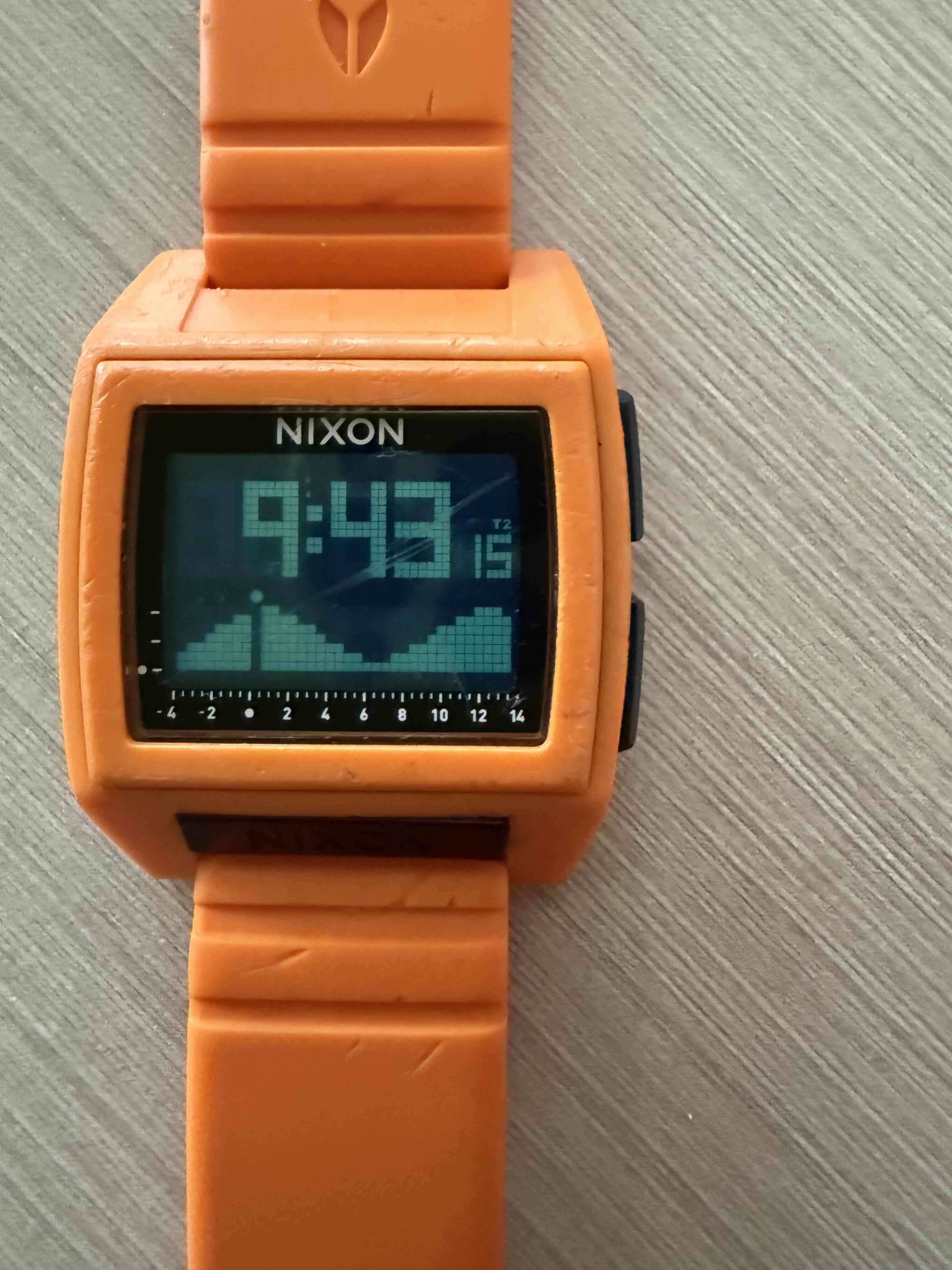Reloj digital naranja Nixon - miniatura 2