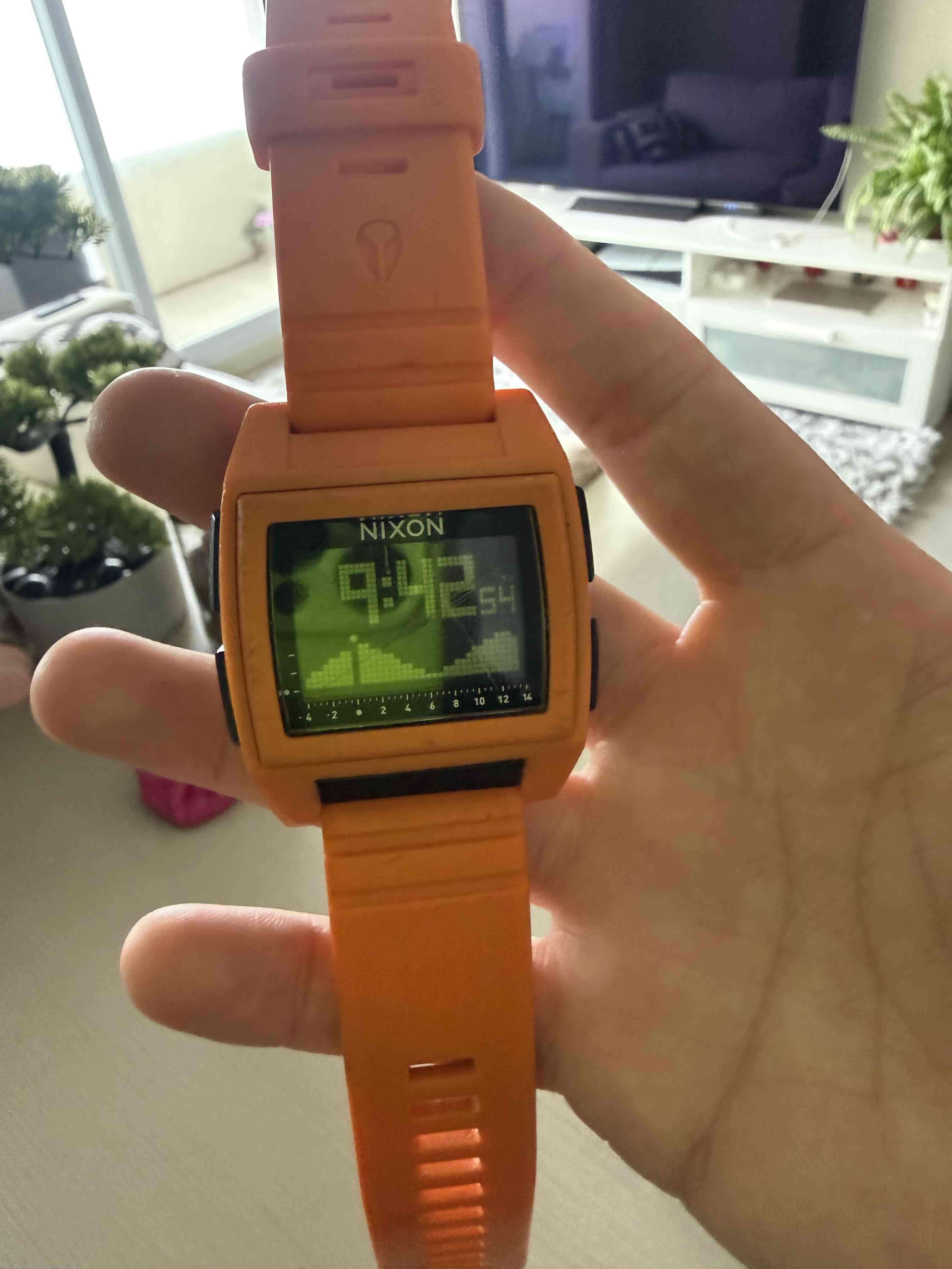 Reloj digital naranja Nixon - miniatura 4