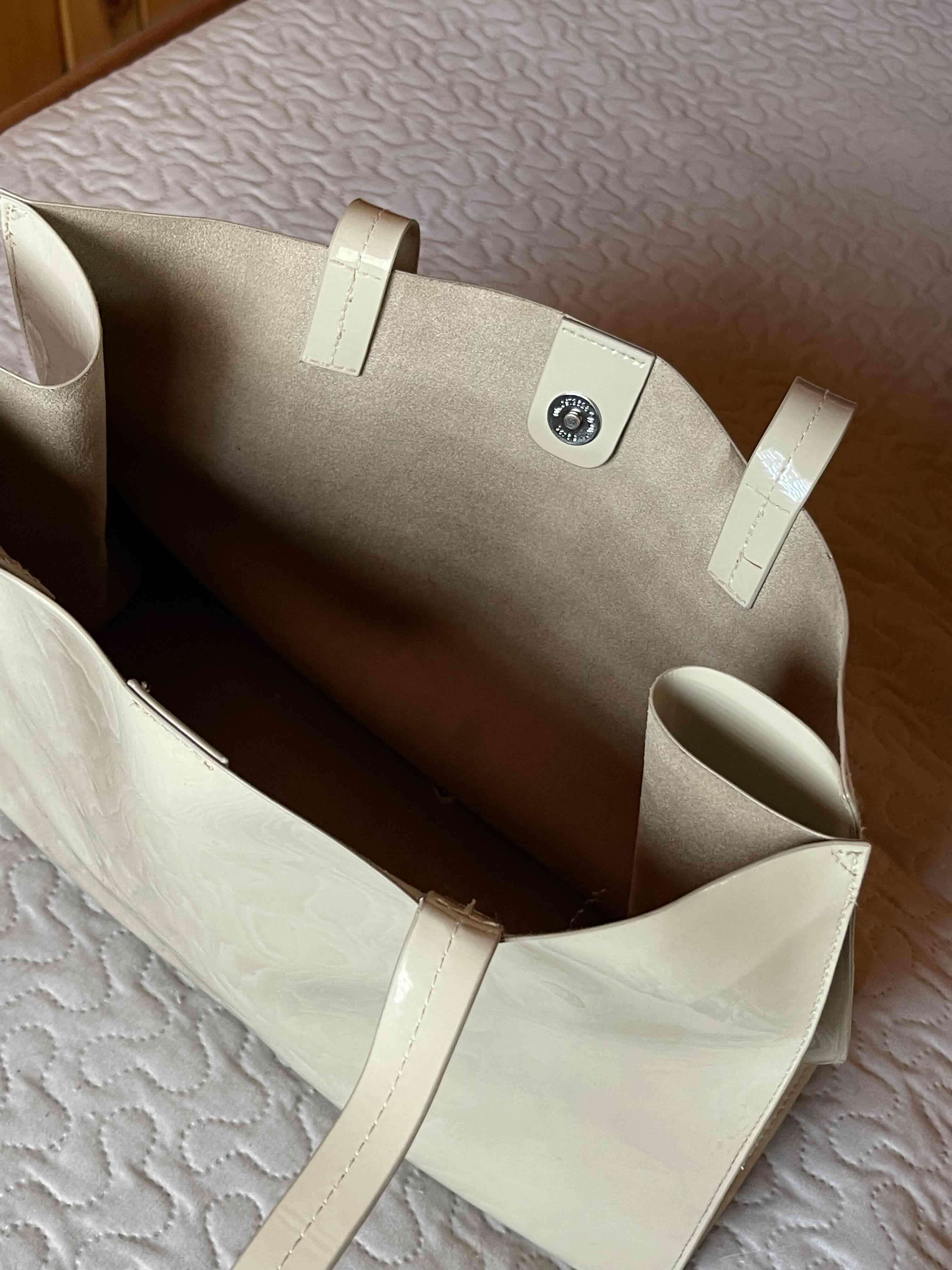 Cartera beige brillante - miniatura 2