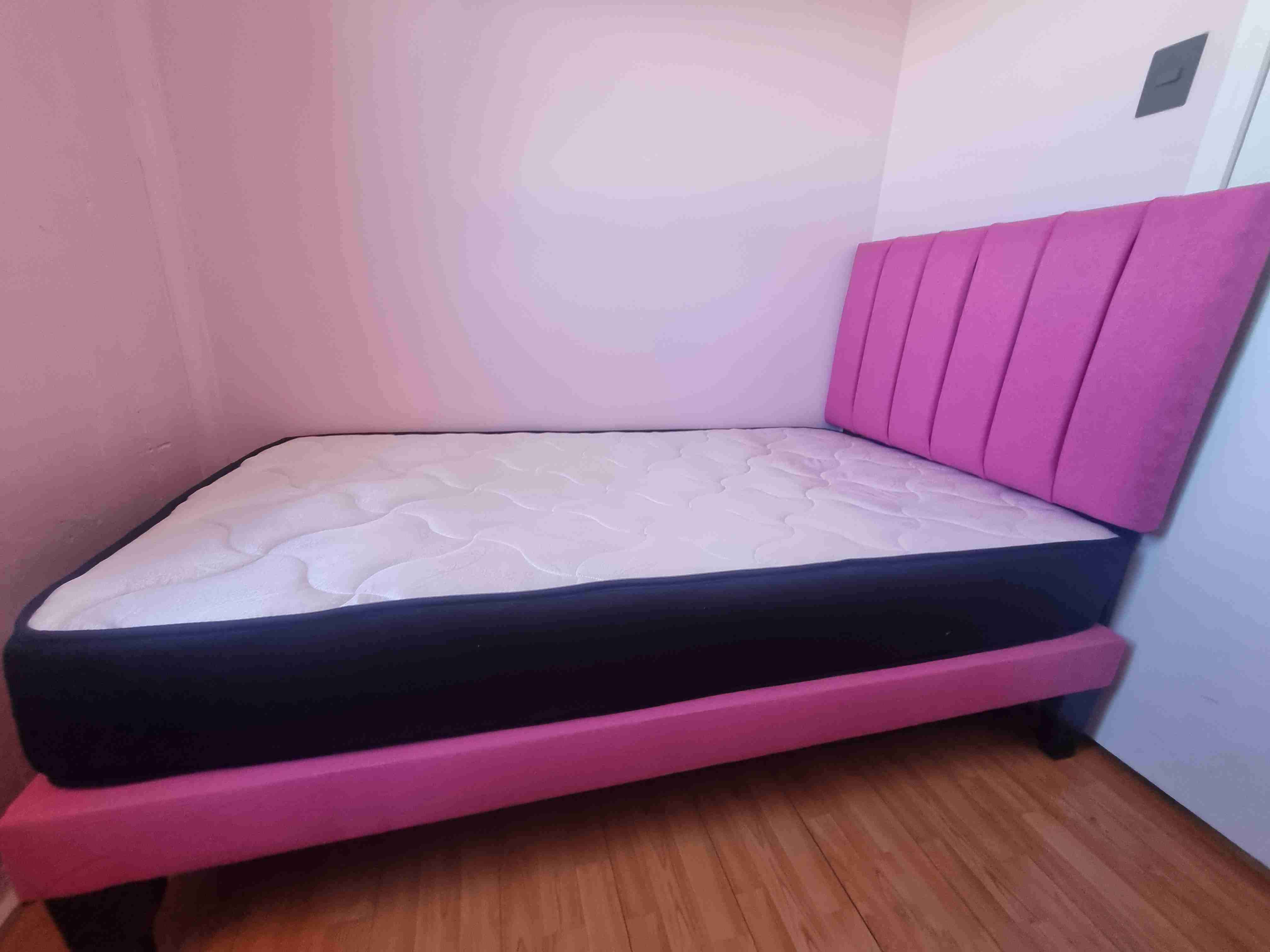Cama 1,5 con respaldo rosado, base y colchon - miniatura 2