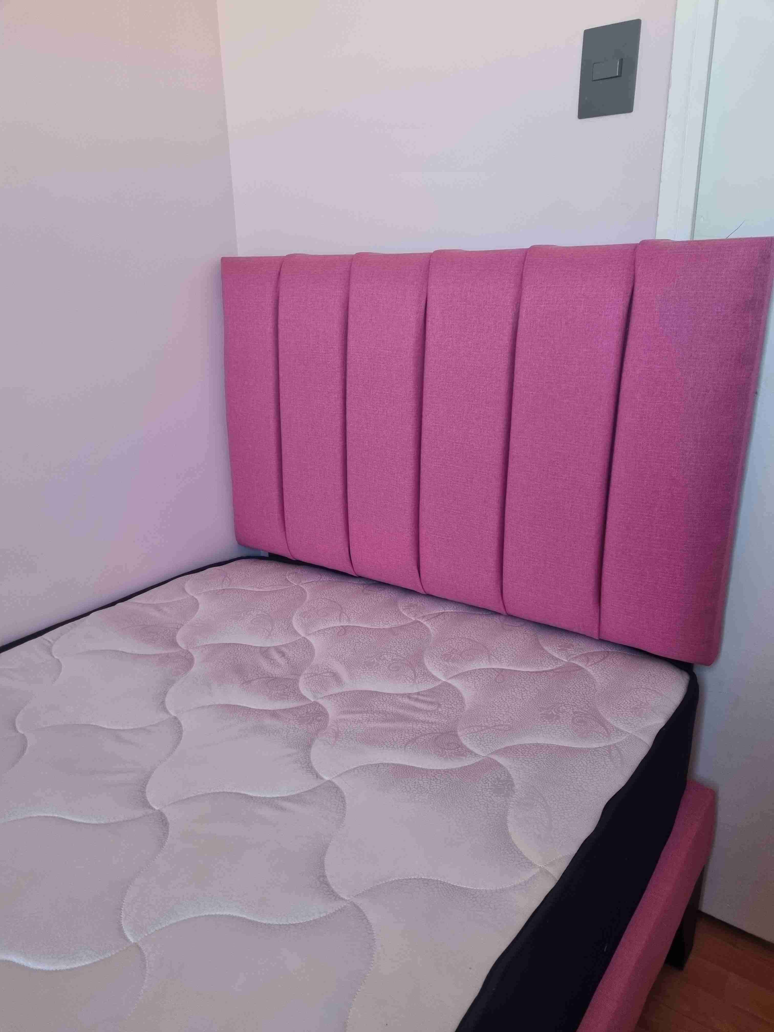 Cama 1,5 con respaldo rosado, base y colchon - miniatura 3