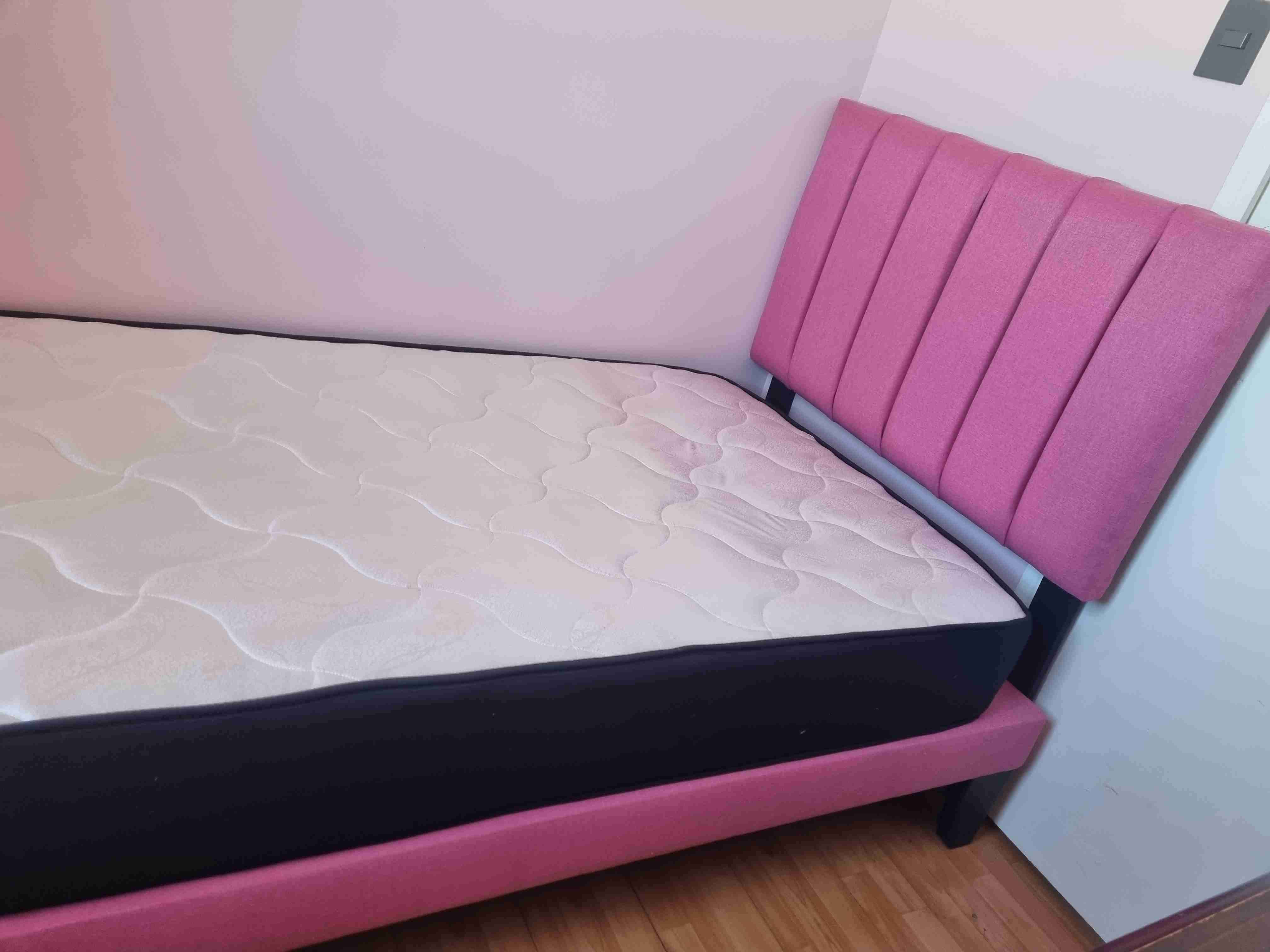 Cama 1,5 con respaldo rosado, base y colchon - miniatura 4