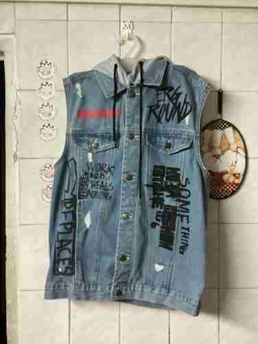 Chaleco de mezclilla grafiti