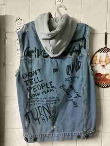 Chaleco de mezclilla grafiti - miniatura 2