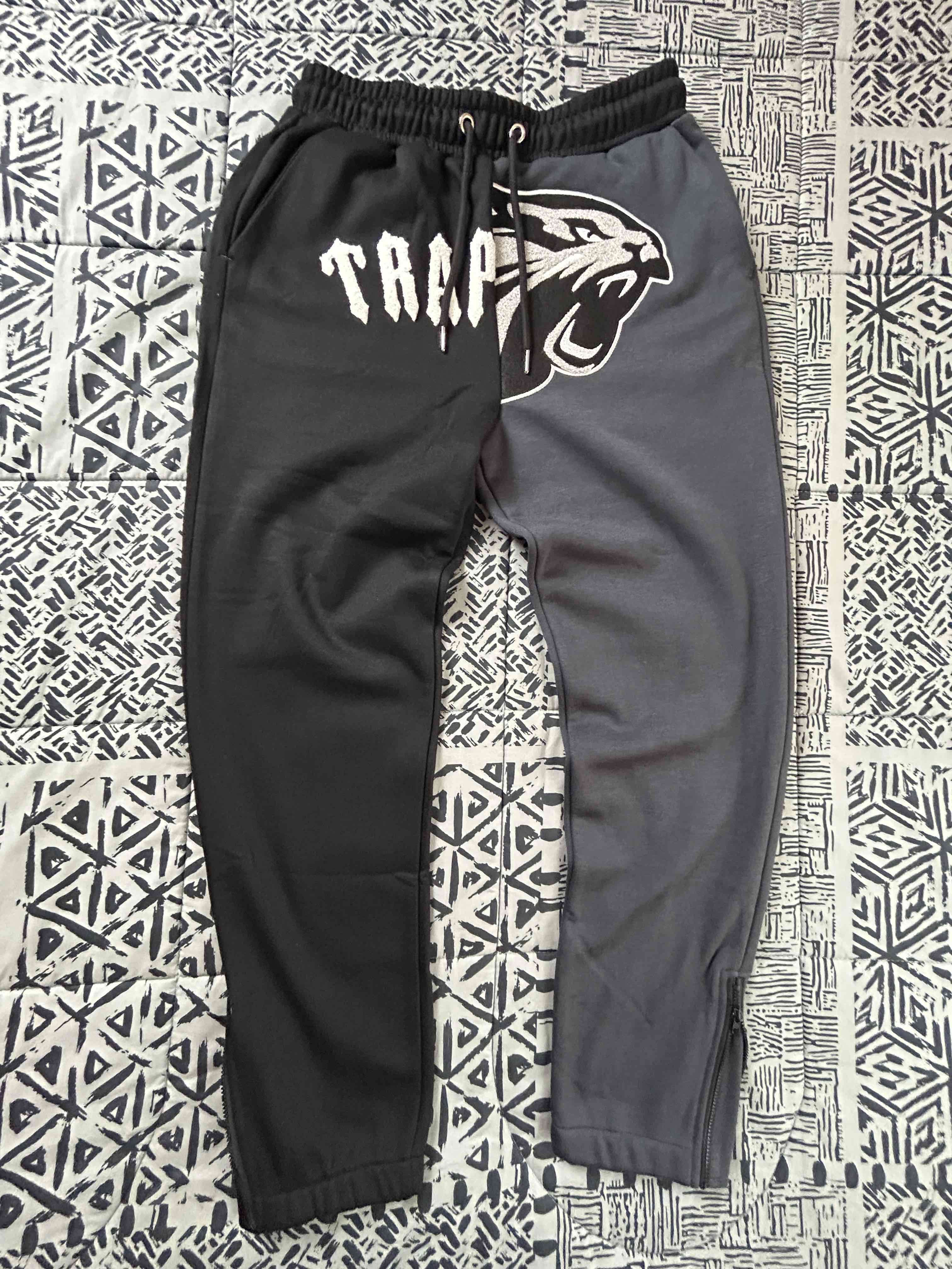 Buzo deportivo con capucha diseño Trapstar - miniatura 2