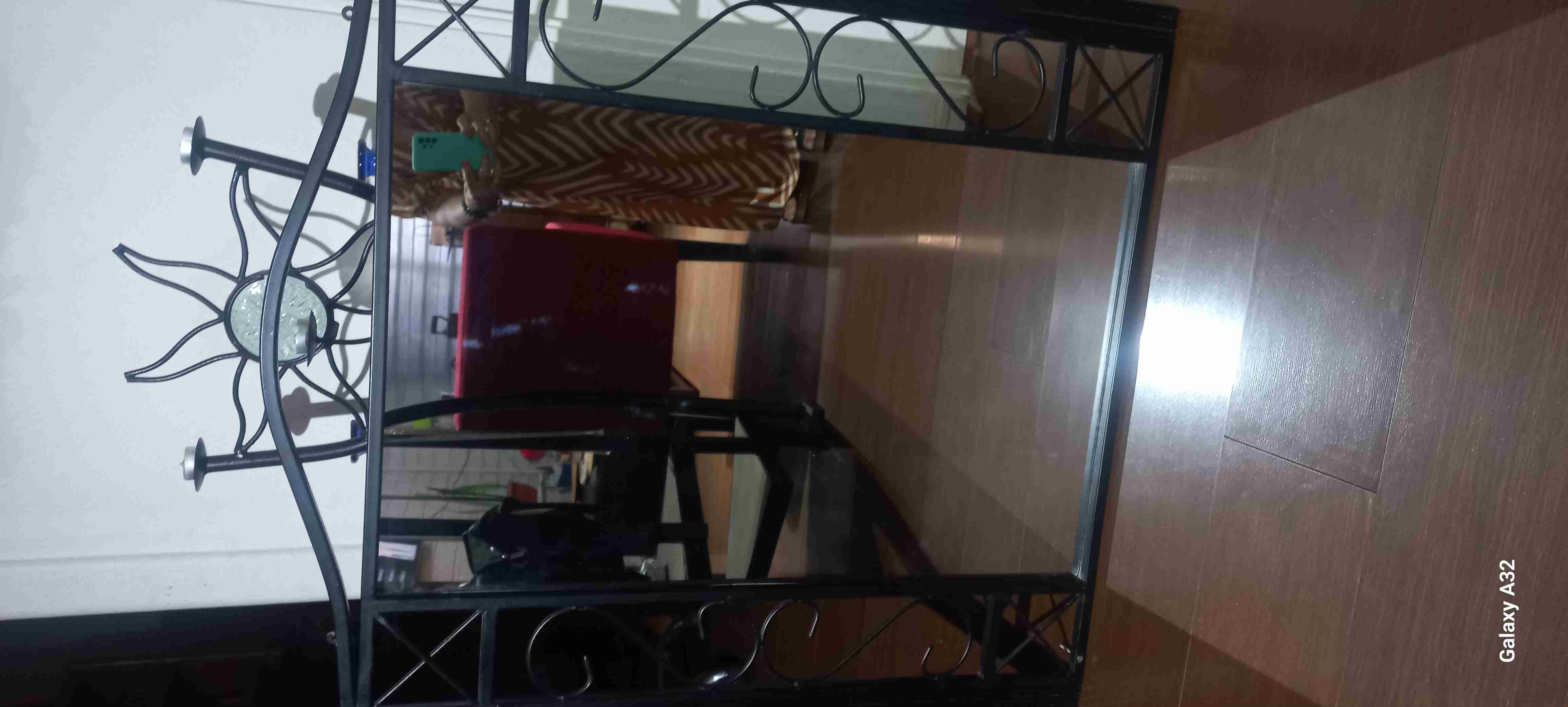 Espejo decorativo con marco de hierro - miniatura 2