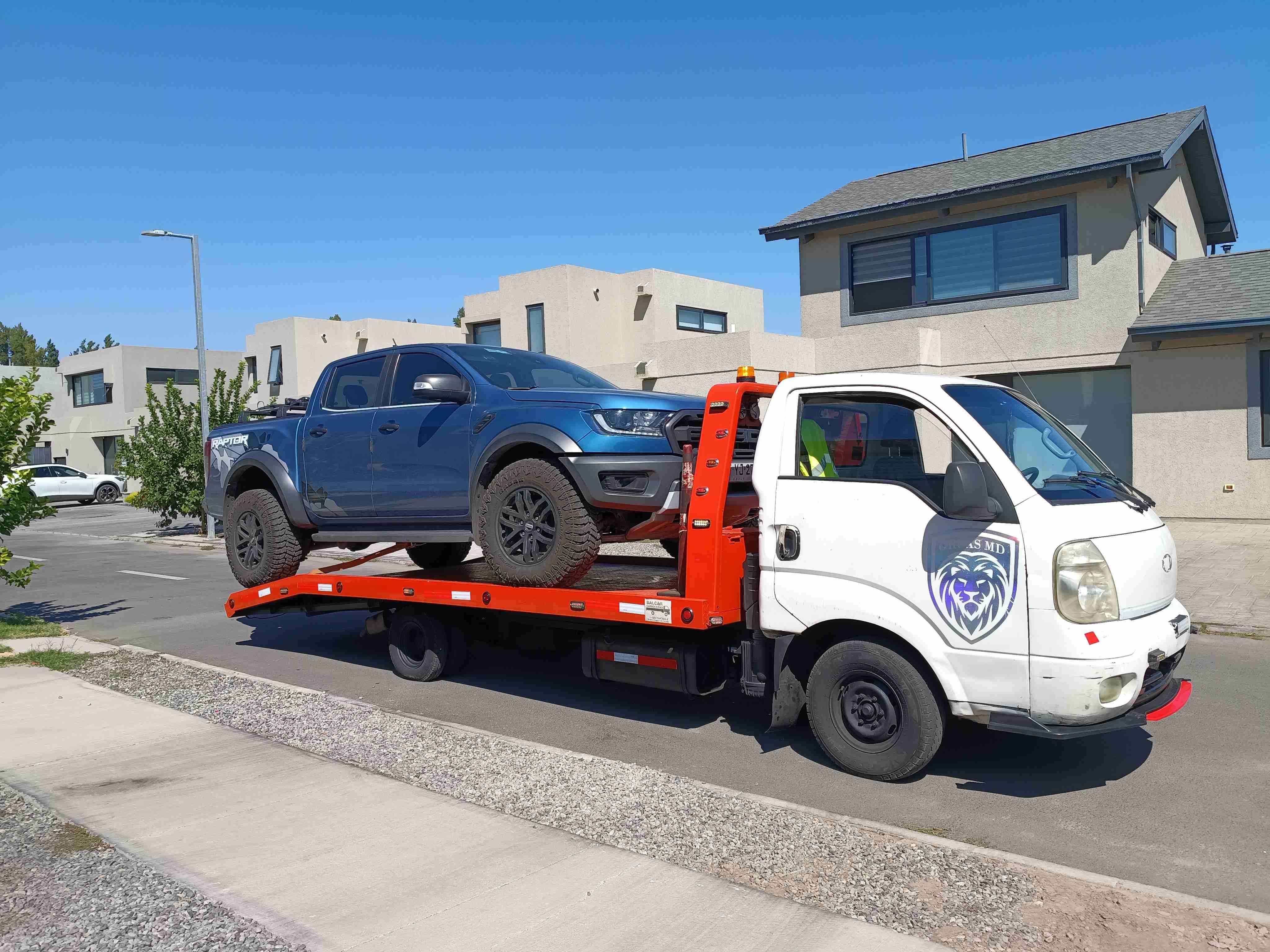 Camión de remolque en operación - miniatura 2