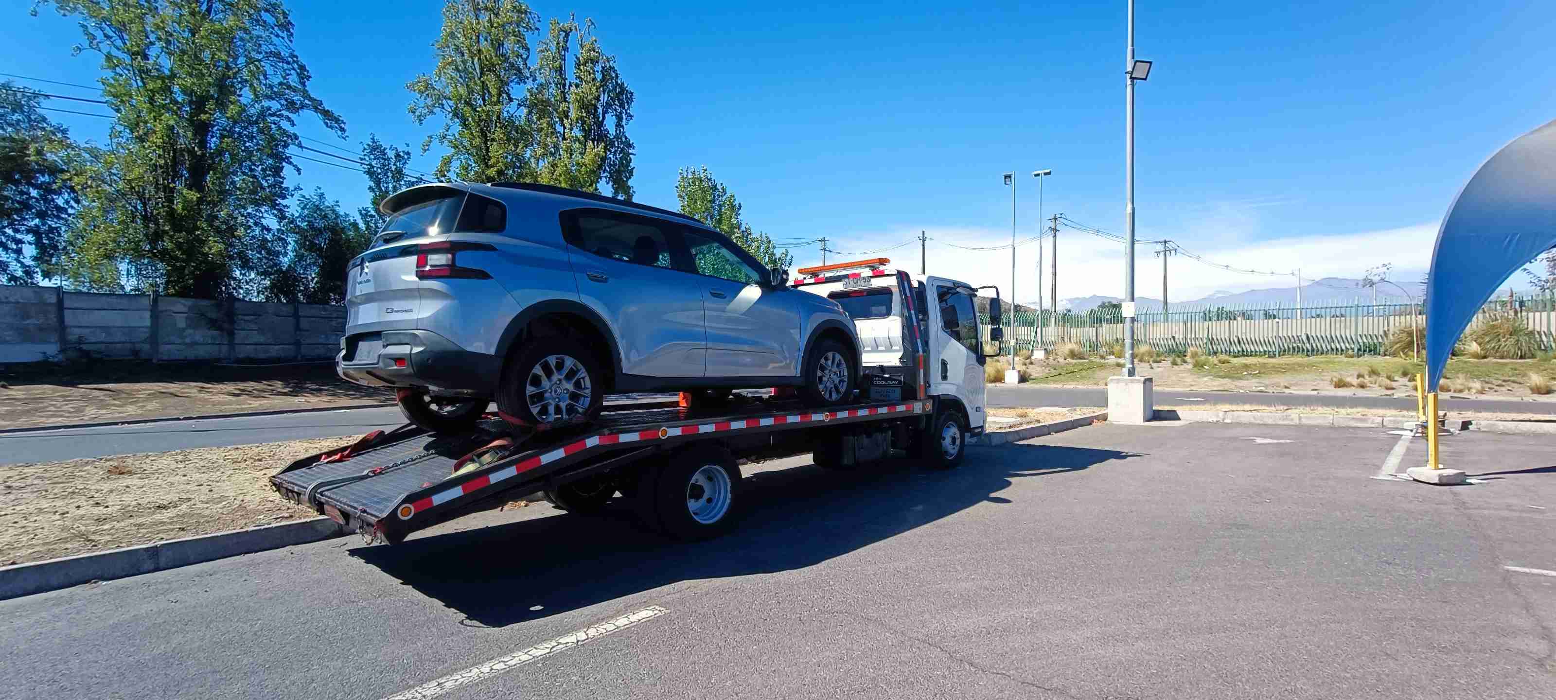 Camión de remolque en operación - miniatura 3