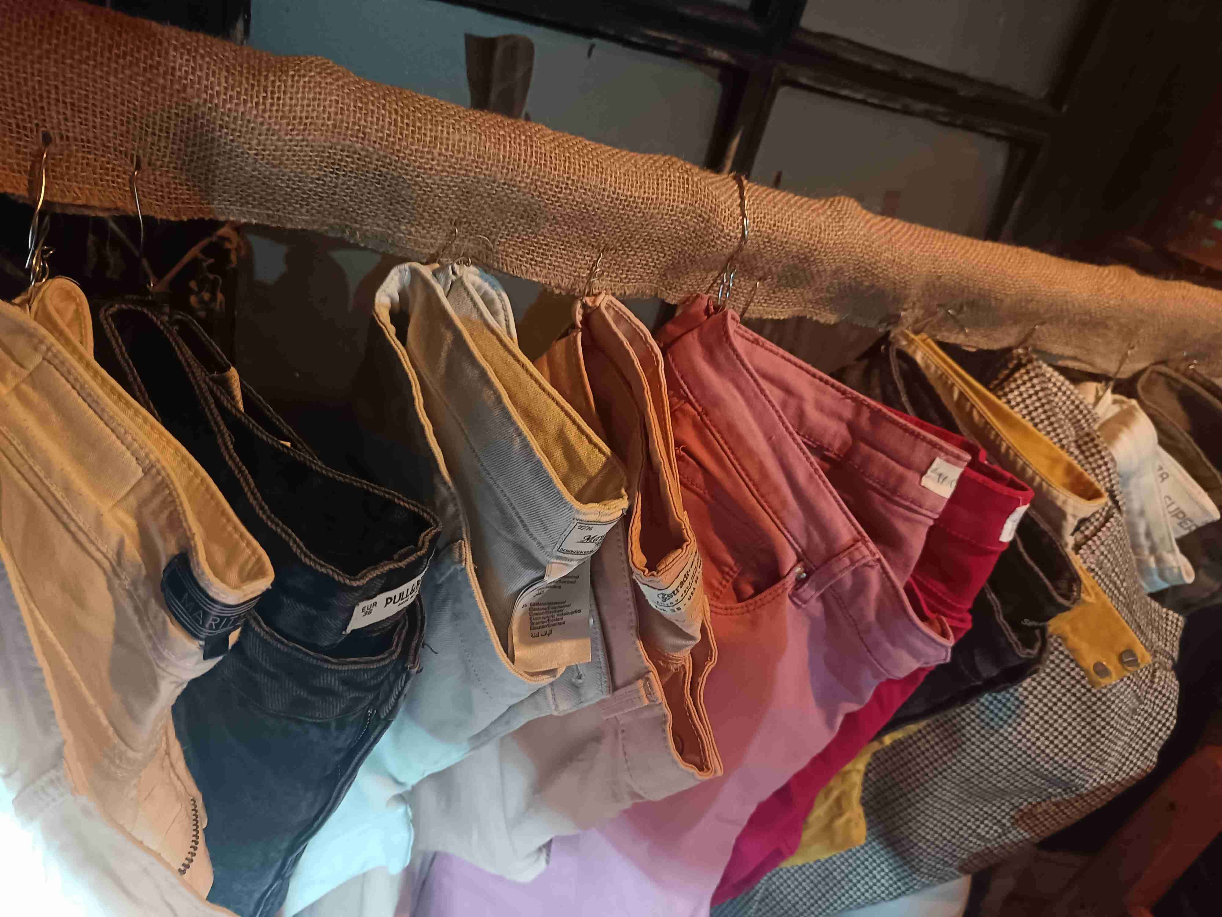 Variedad de pantalones femeninos - miniatura 2