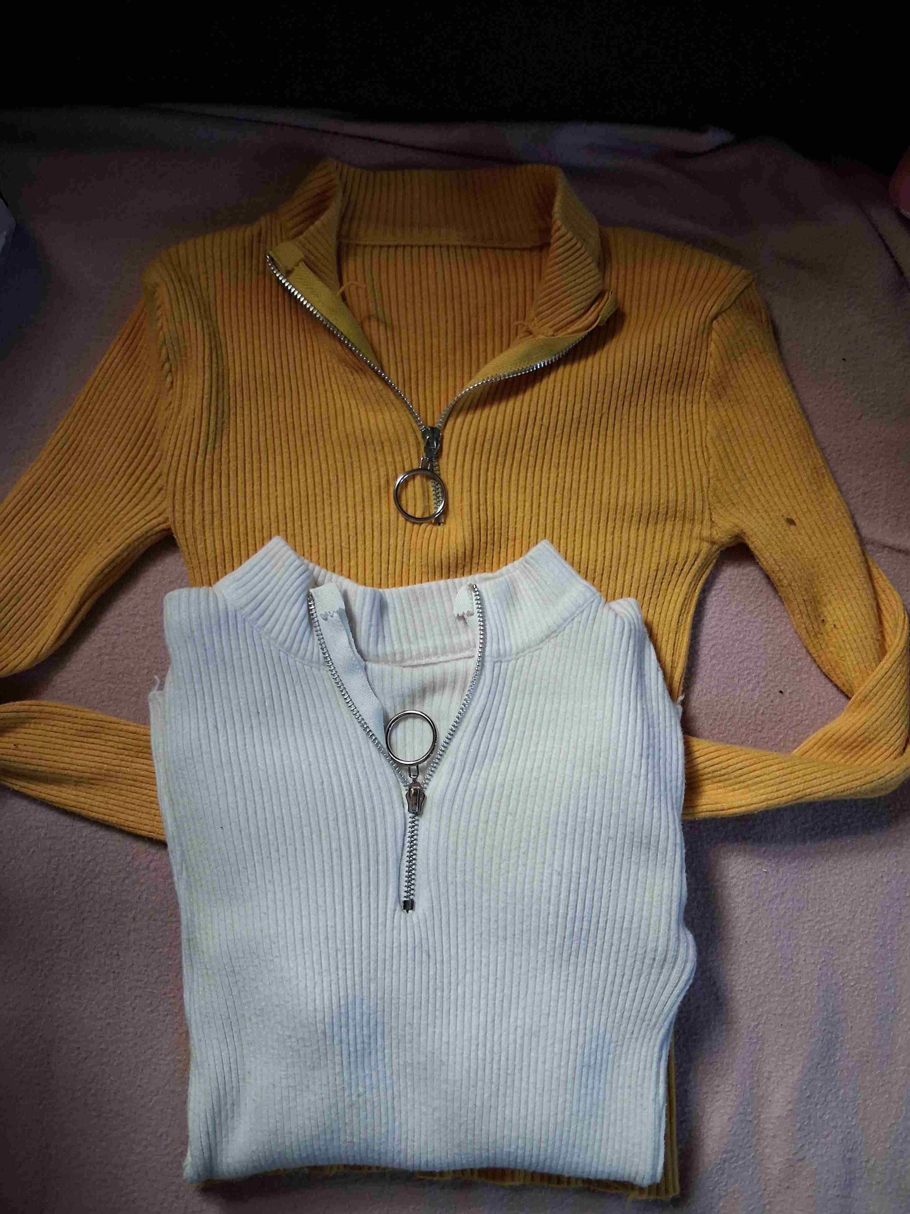 Polerón de cuello alto con cierre