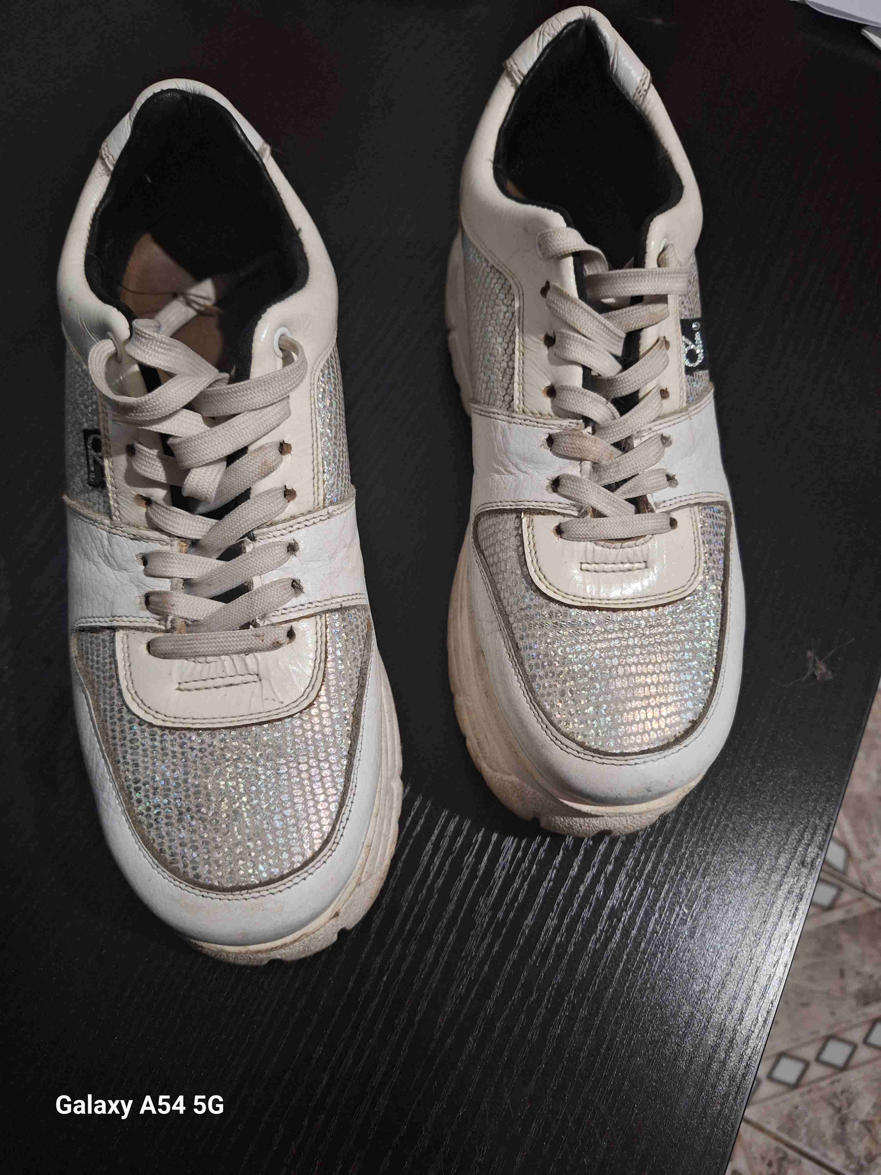 Zapatillas blancas brillantes - miniatura 2