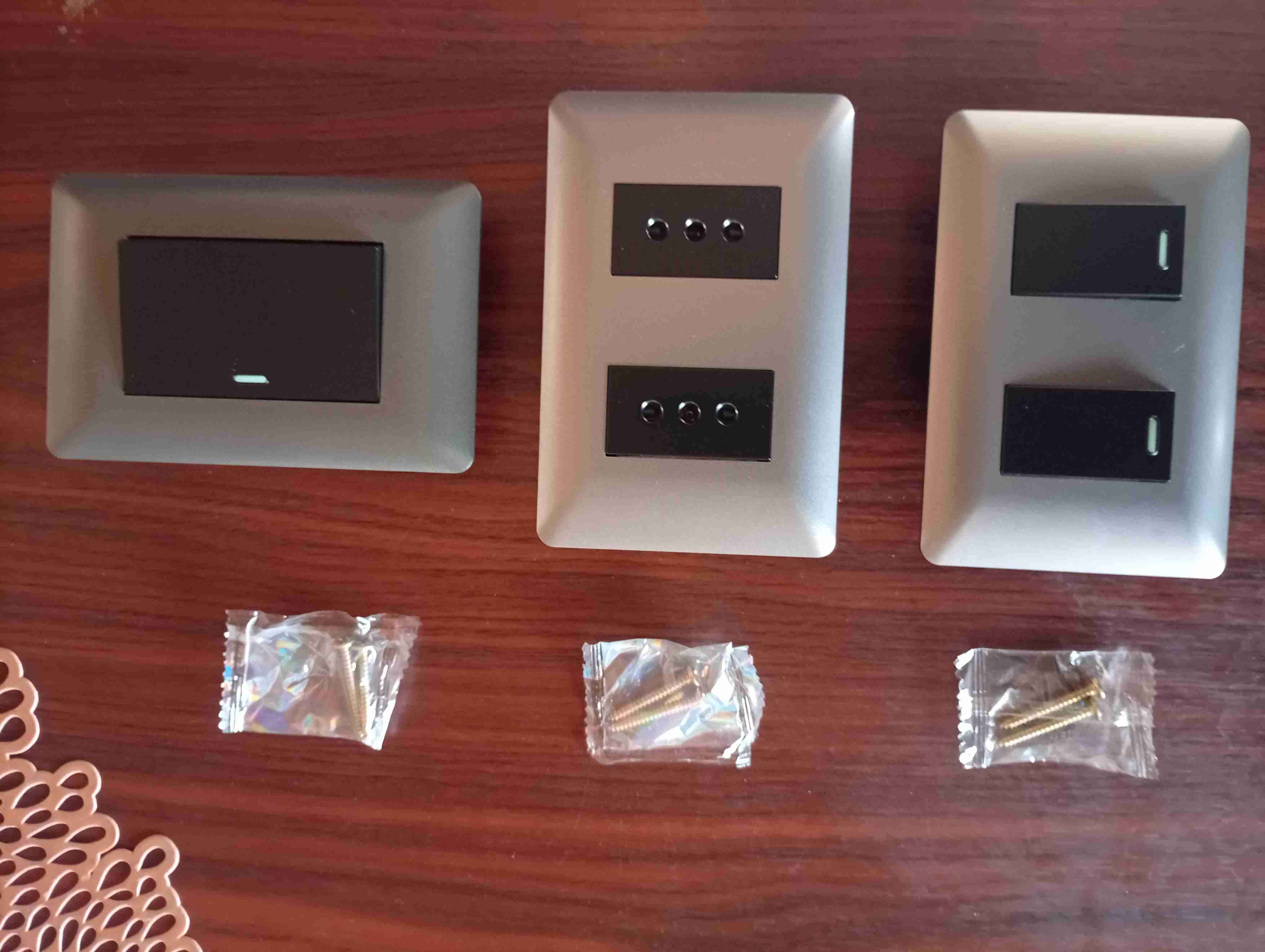 Conjunto interruptores eléctricos modernos