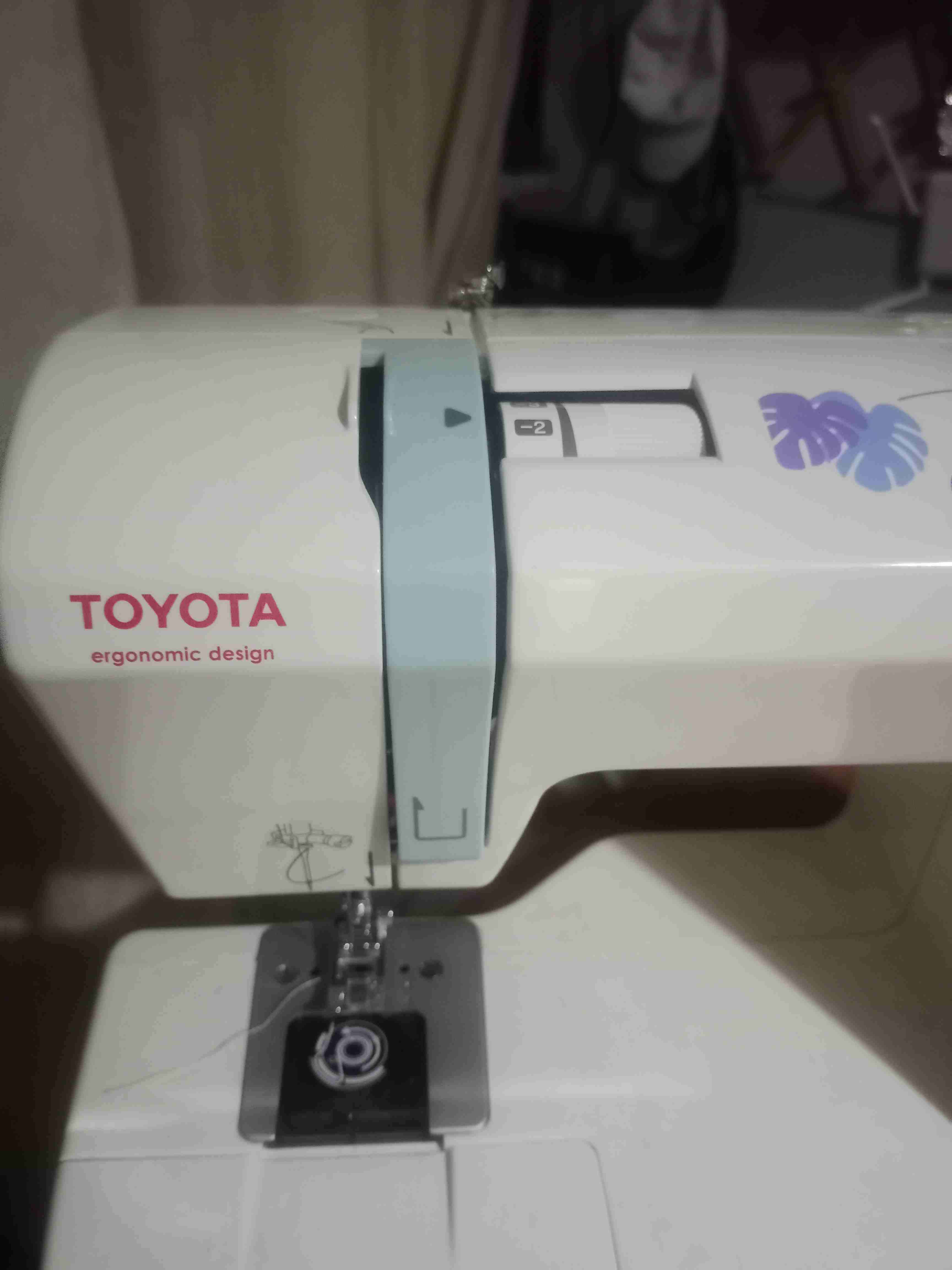 Máquina de coser Toyota - 2