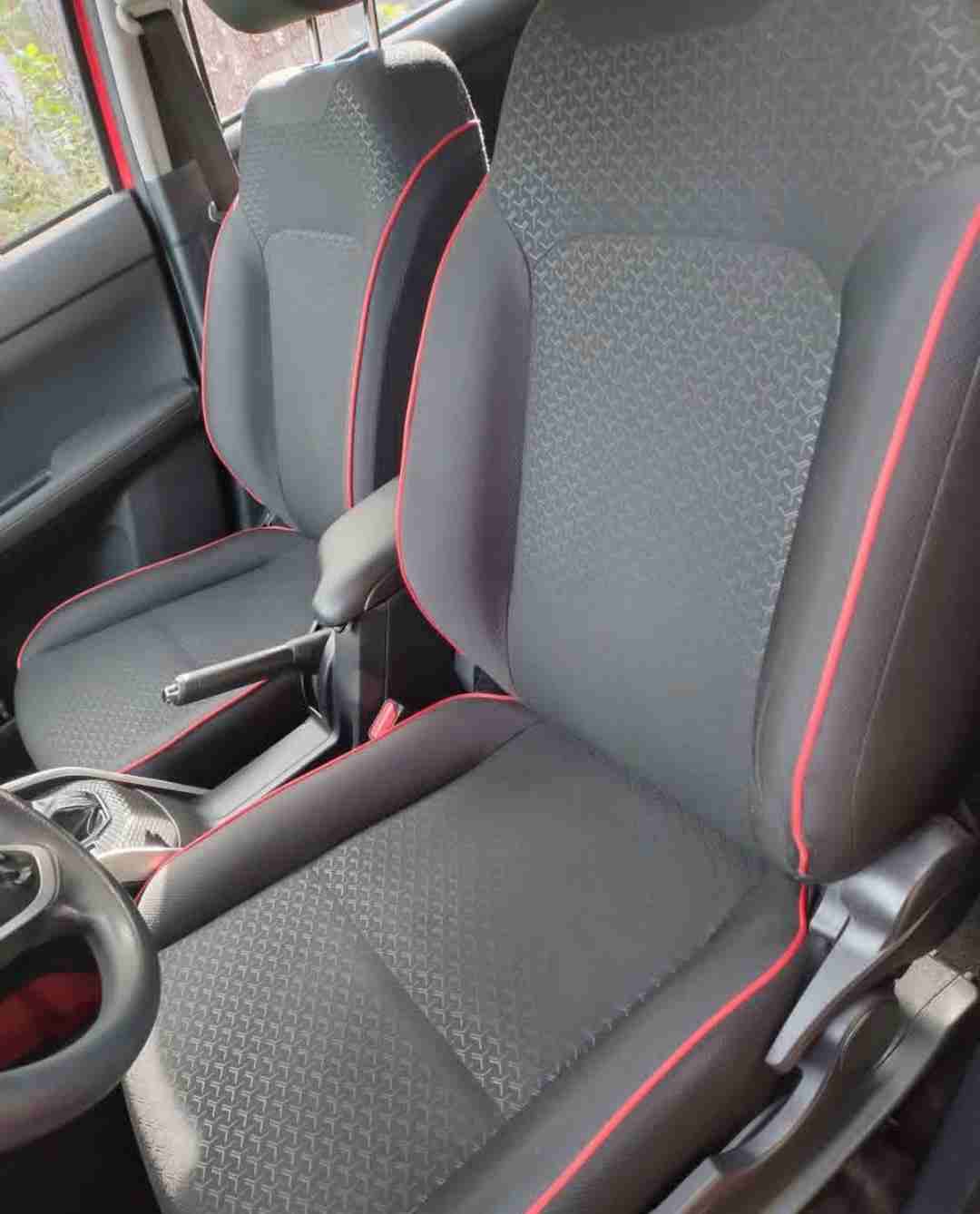 Toyota raize rojo - 3