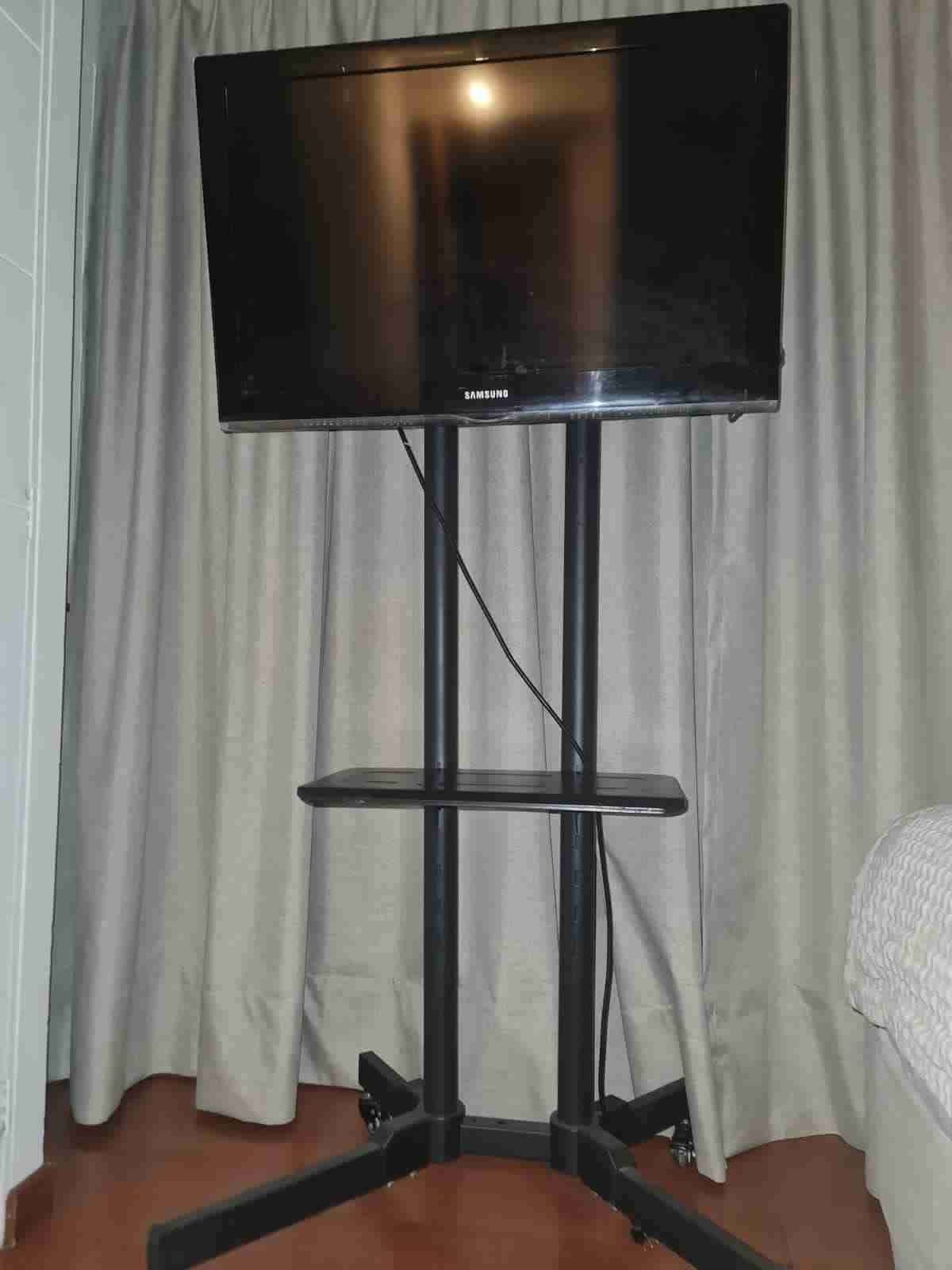 Soporte móvil para TV - miniatura 2