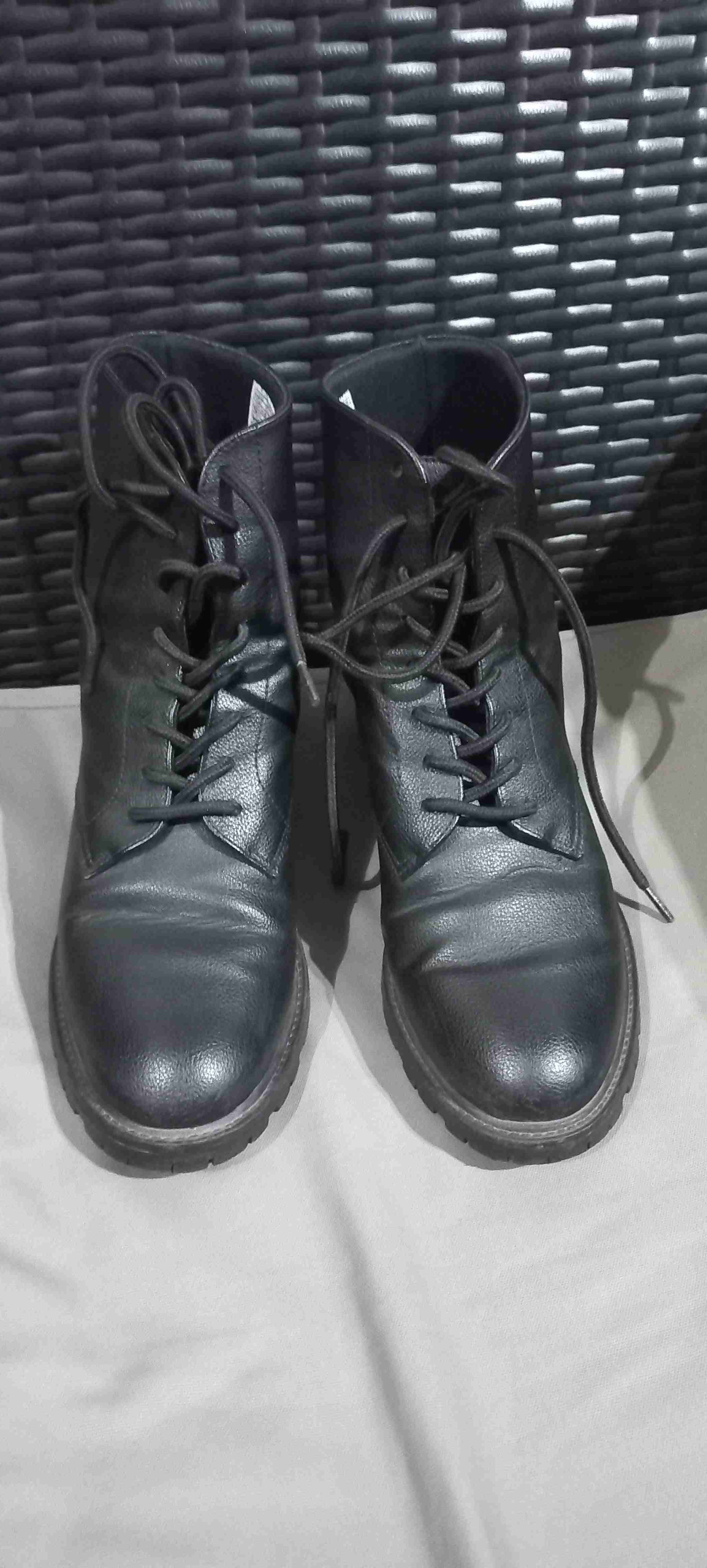 Botas negras de cuero - 1