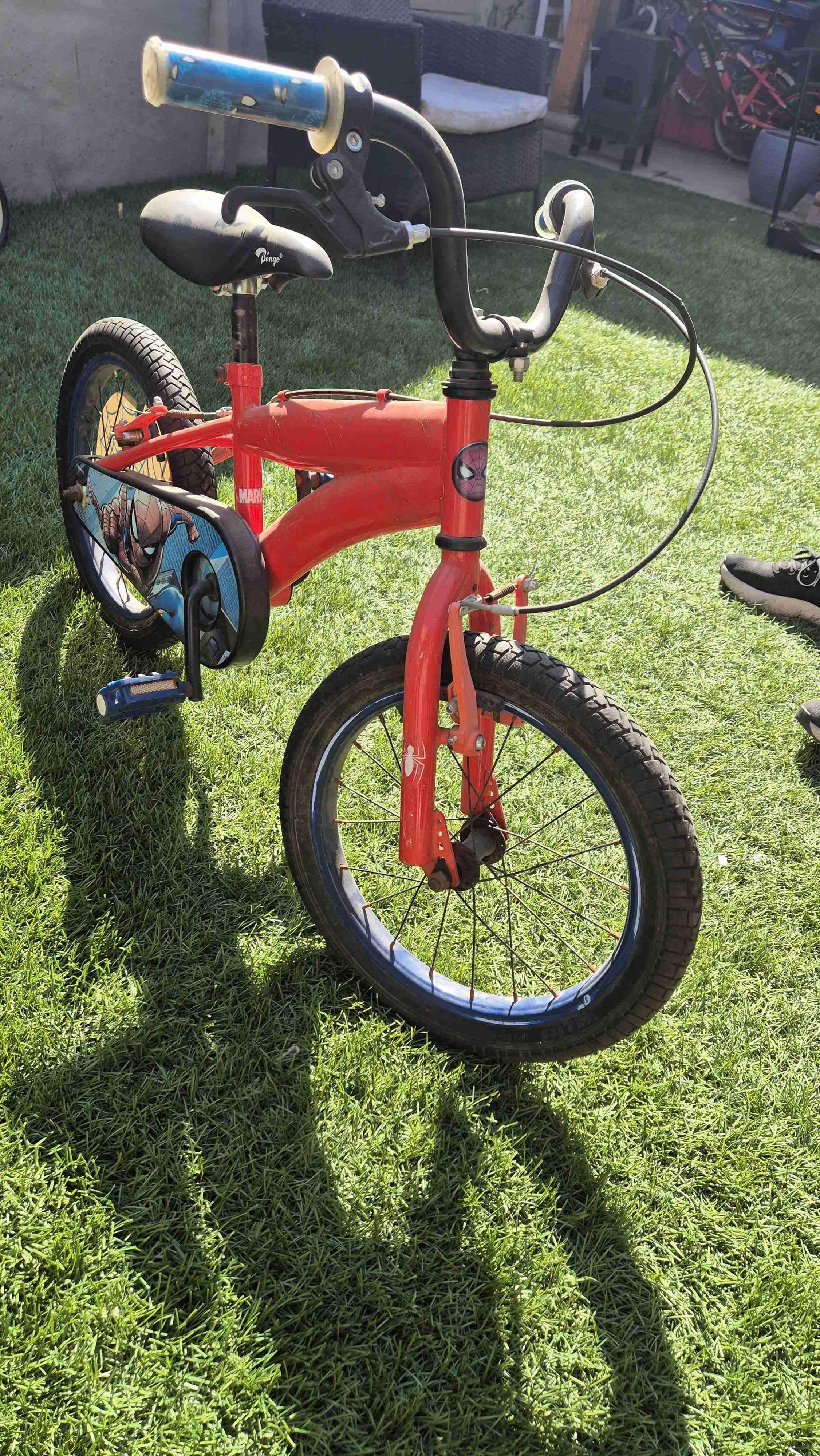 Bicicleta infantil roja - miniatura 2