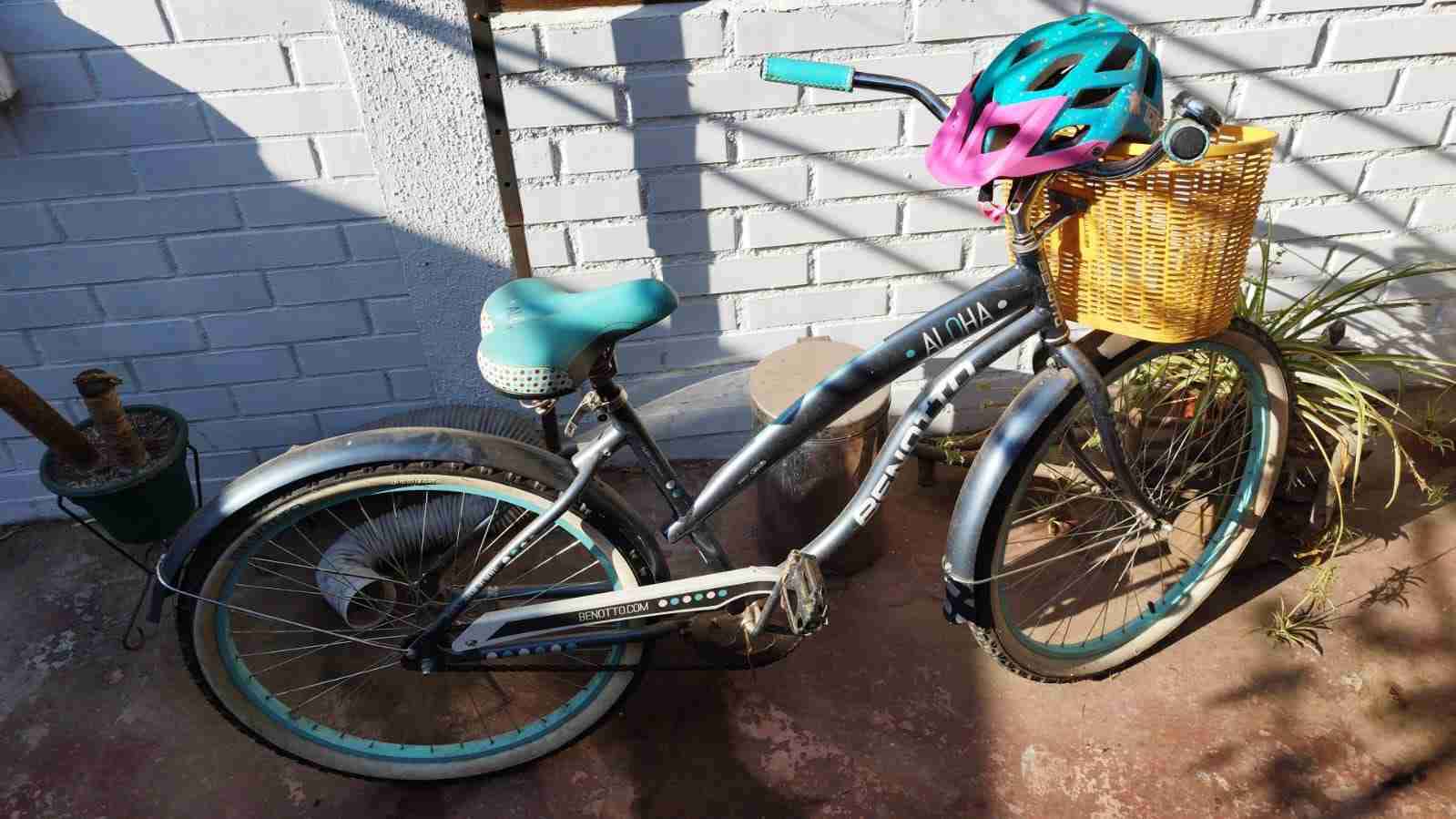 Bicicleta Benotto con casco - miniatura 1