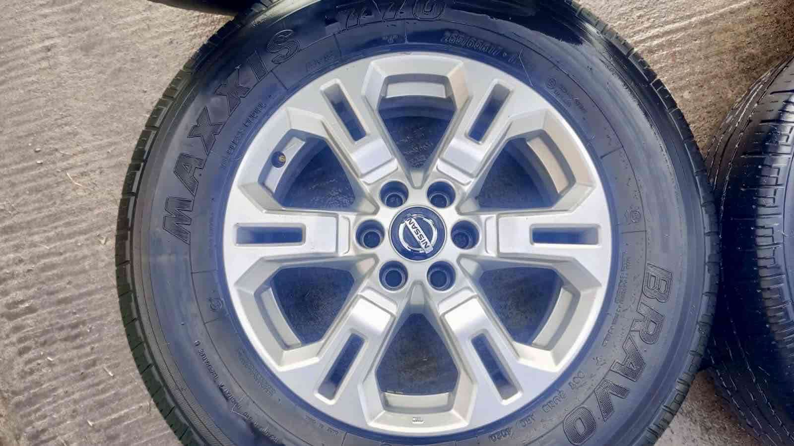 Llanta Nissan  Navara