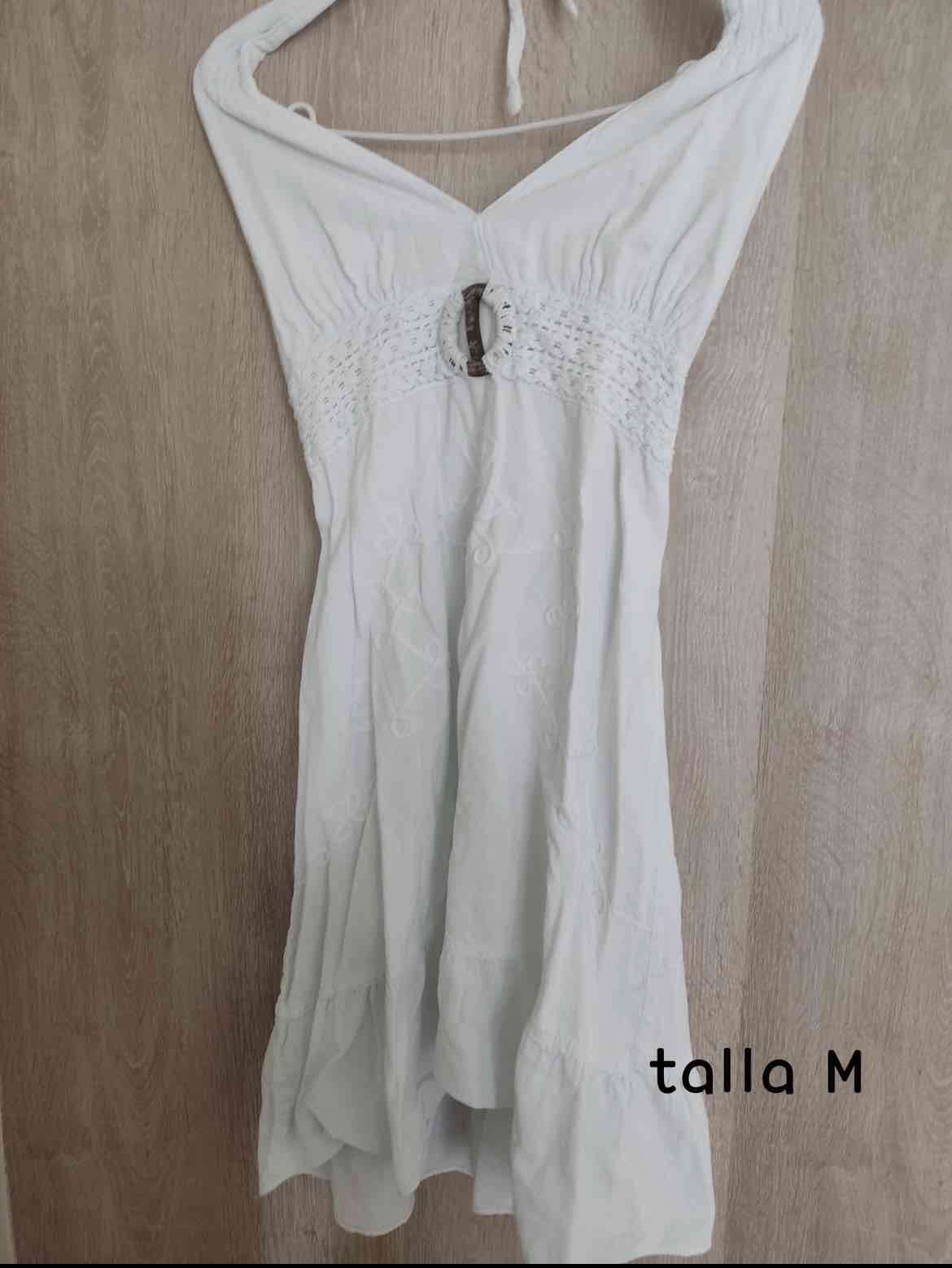 Vestido blanco con detalle calado