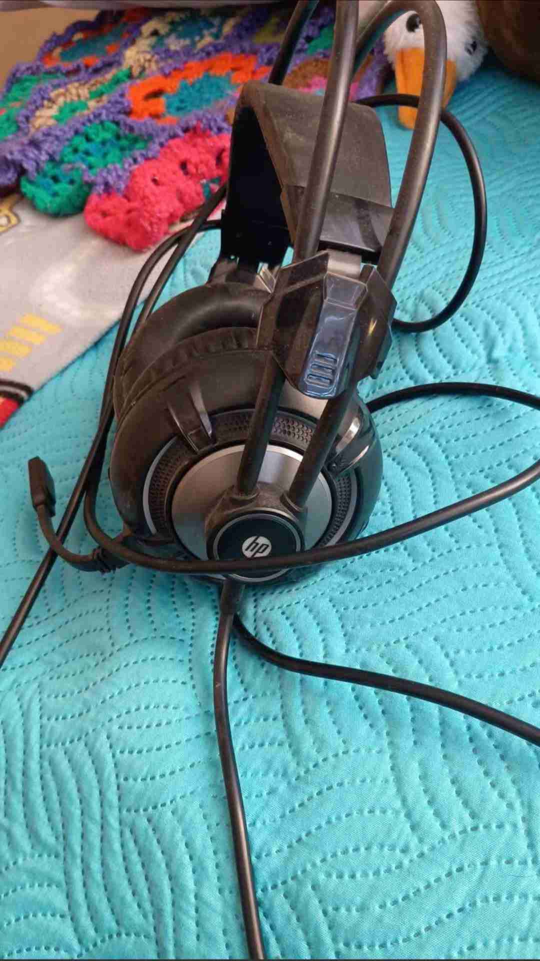 Audífonos HP negros con micrófono - miniatura 1