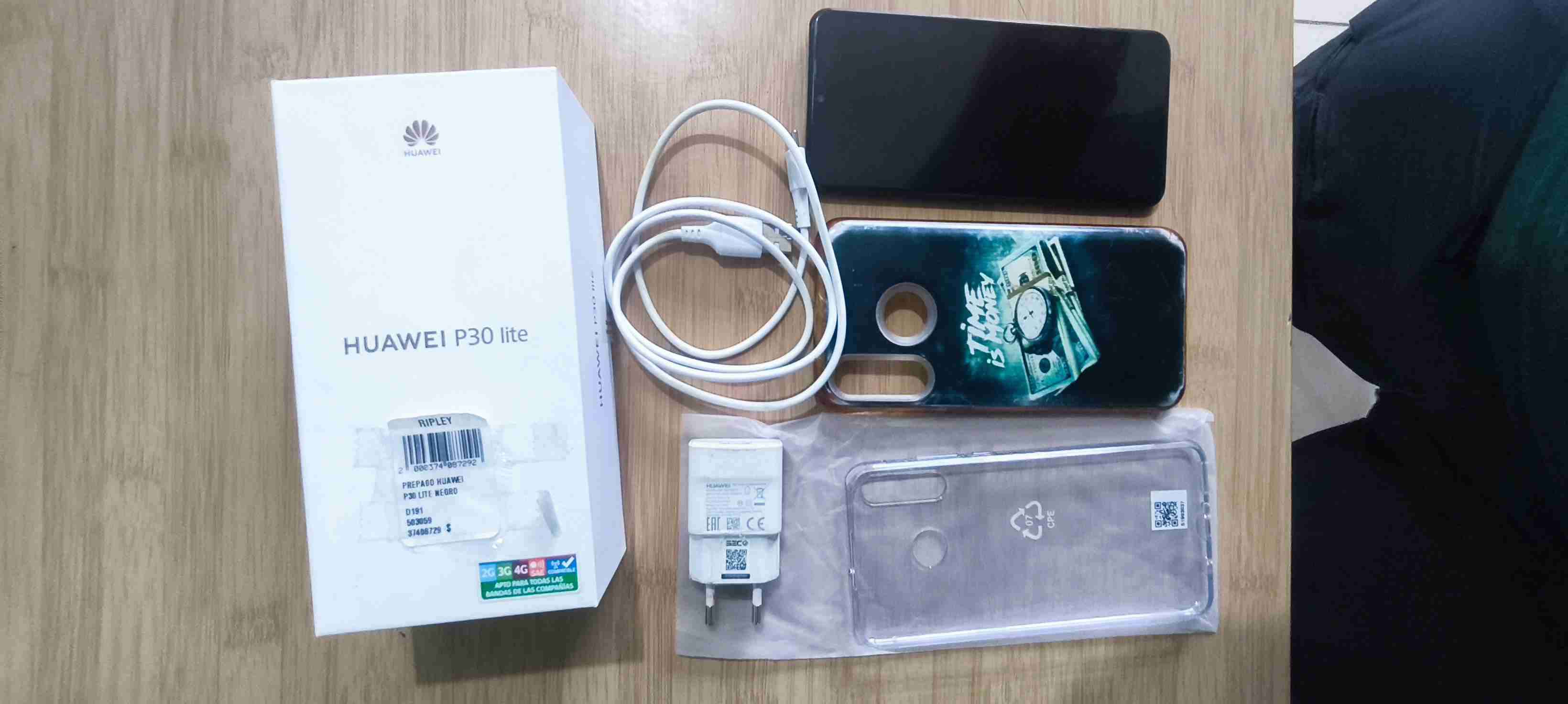 Huawei P30 Lite con accesorios - 1