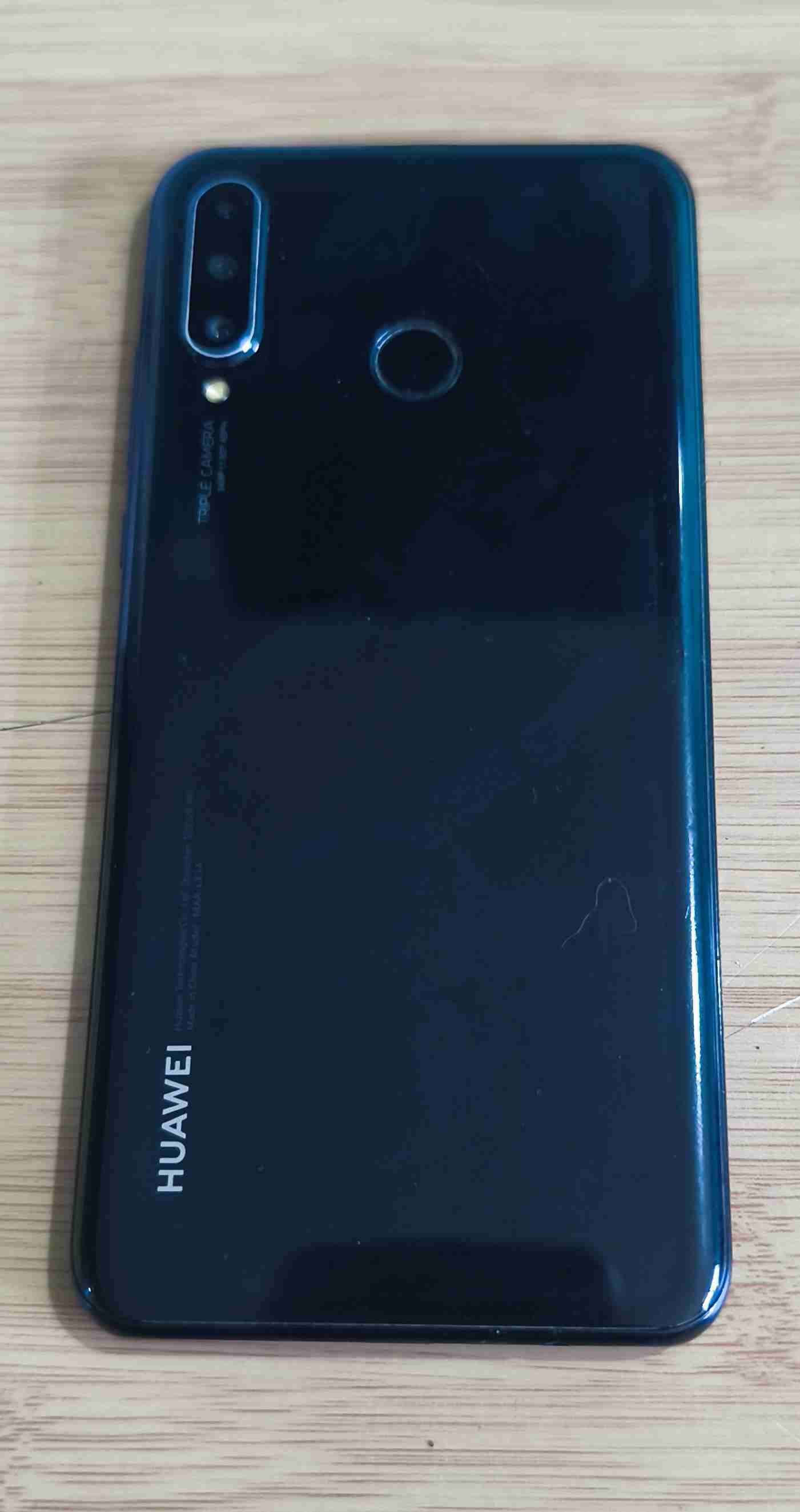 Huawei P30 Lite con accesorios - 3