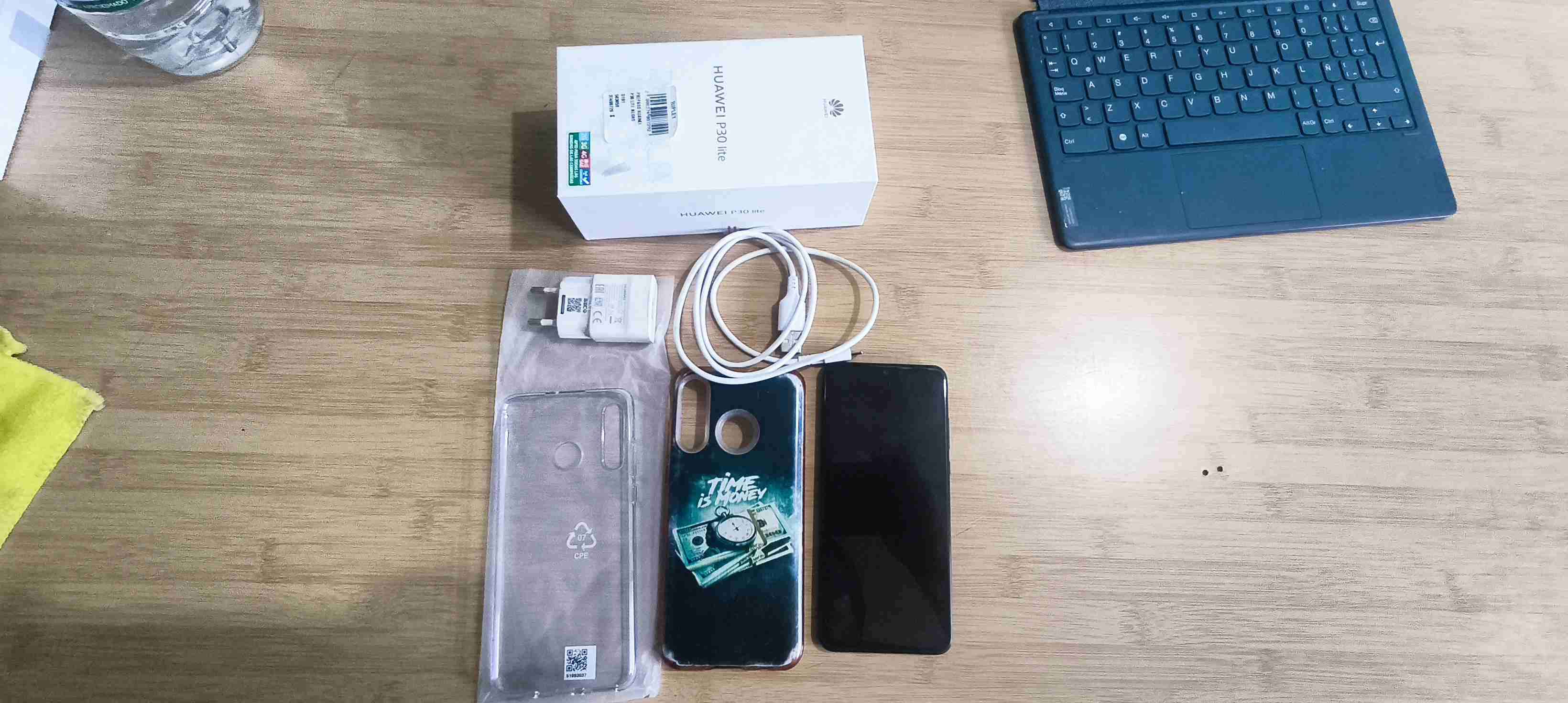 Huawei P30 Lite con accesorios - 4