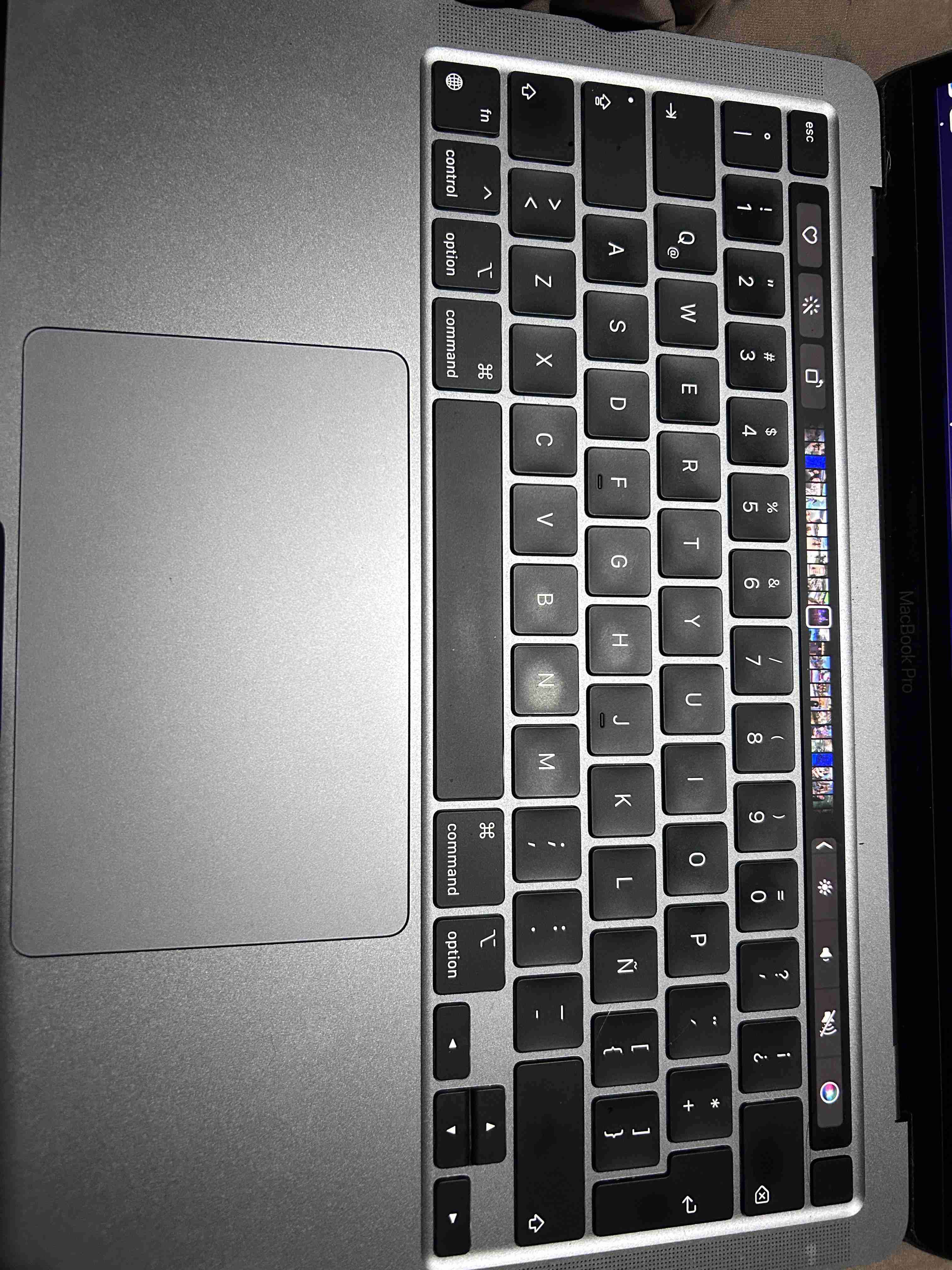 MacBook gris metálico - 2