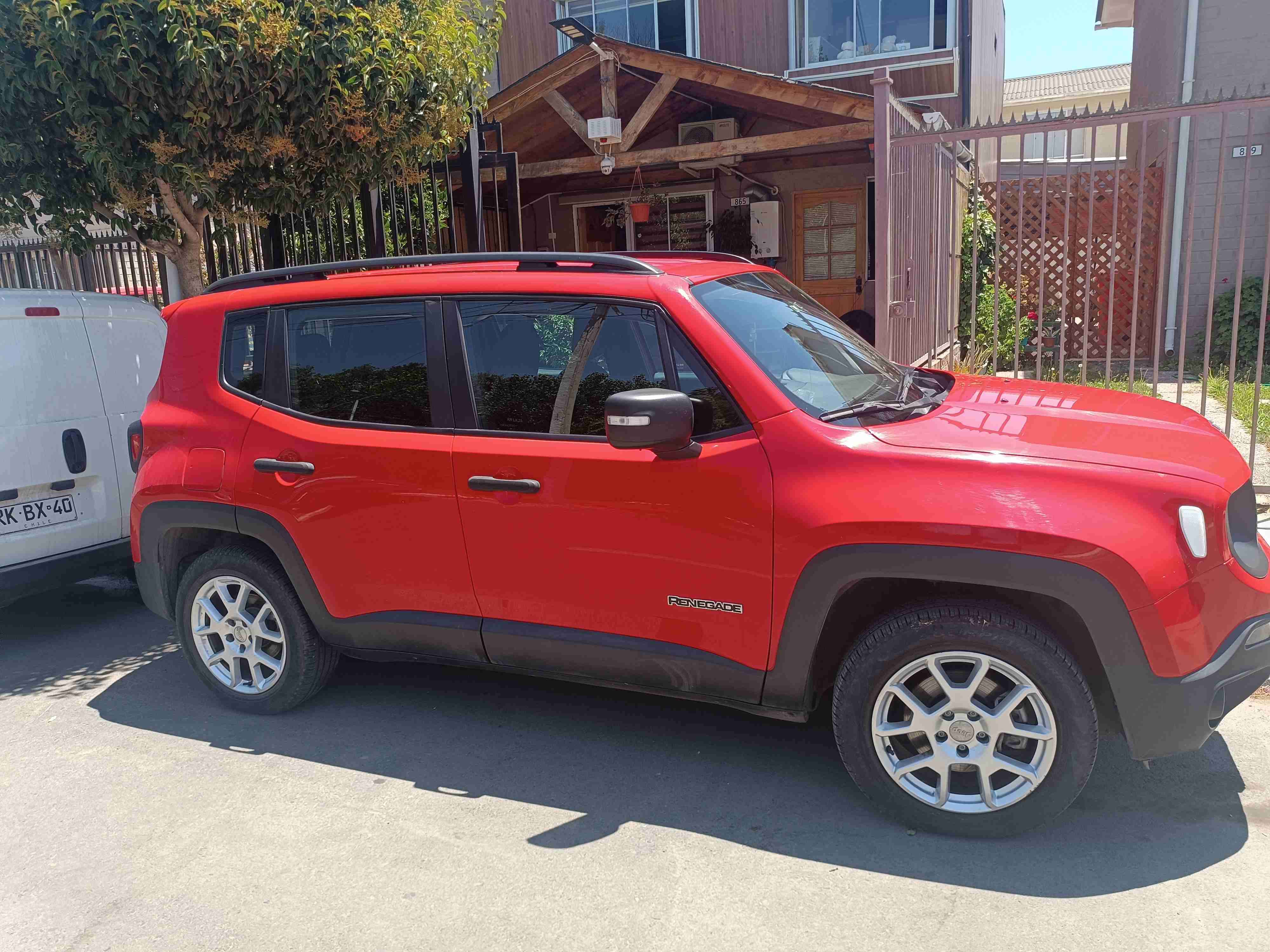Jeep Renegade rojo en venta - 2