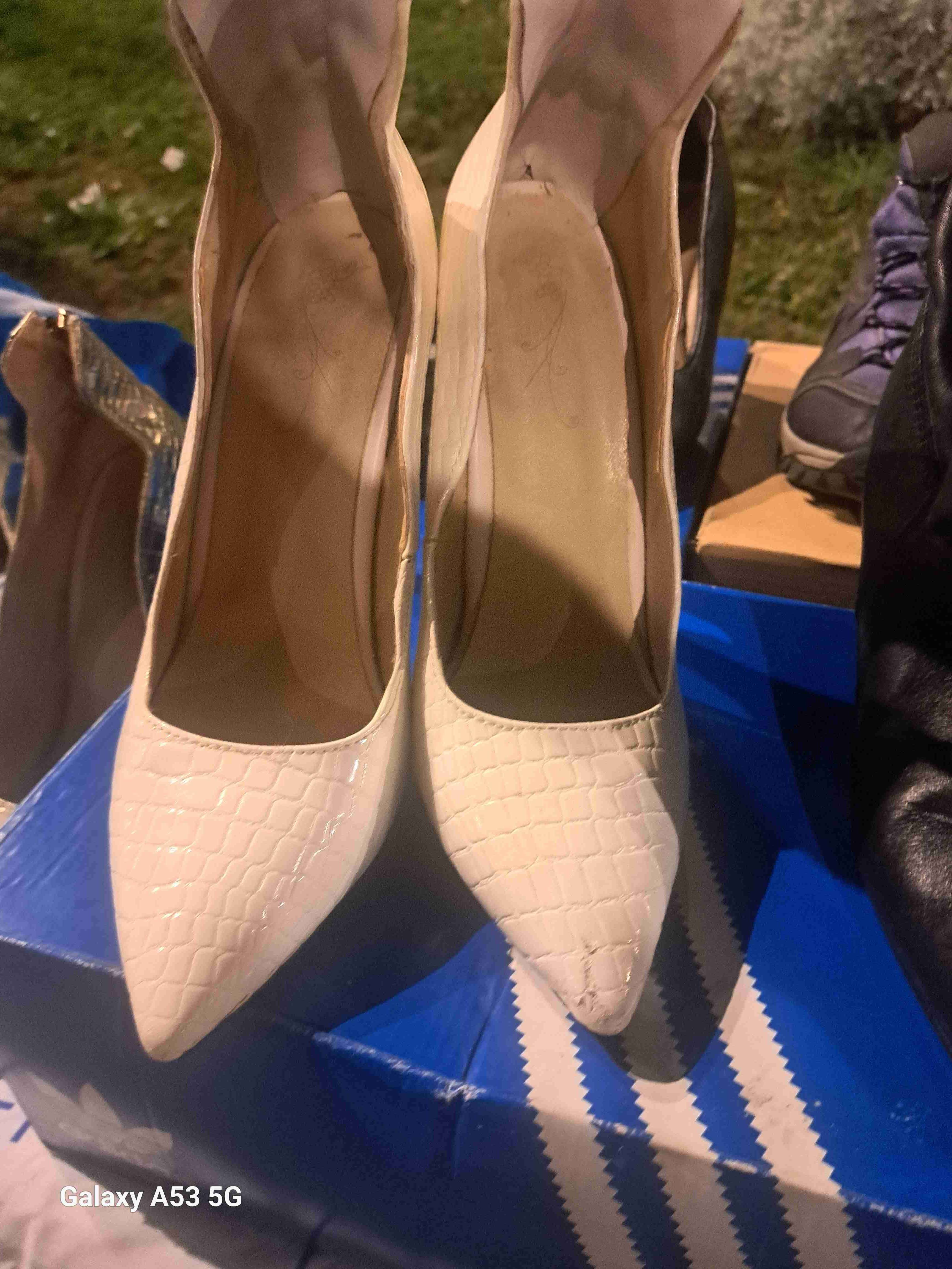 Tacones dorados con textura - 3