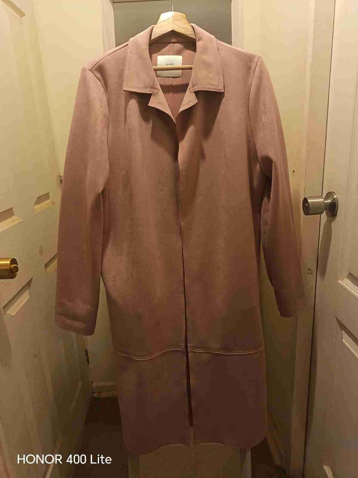 Abrigo largo rosado elegante