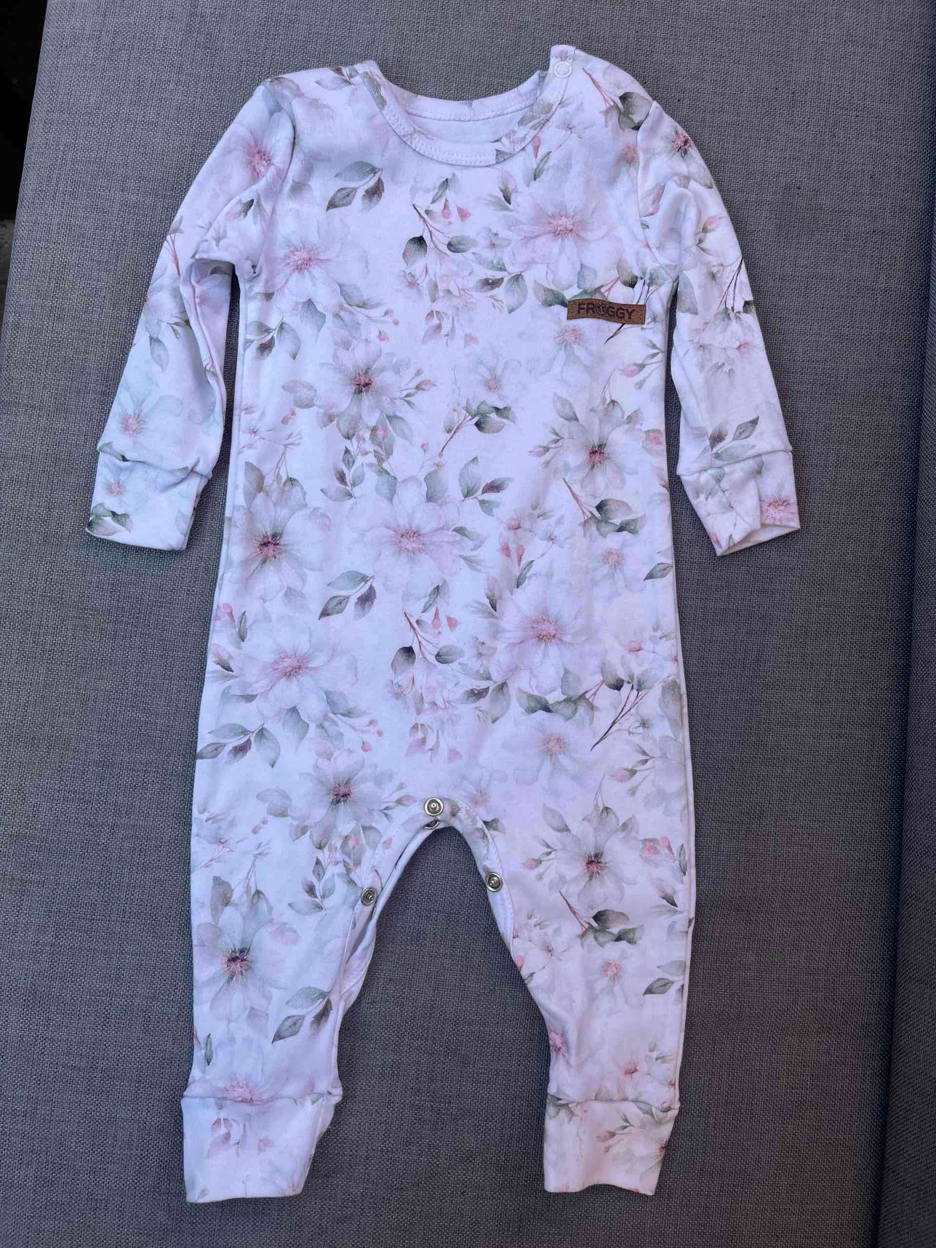 Enterito floral para bebé