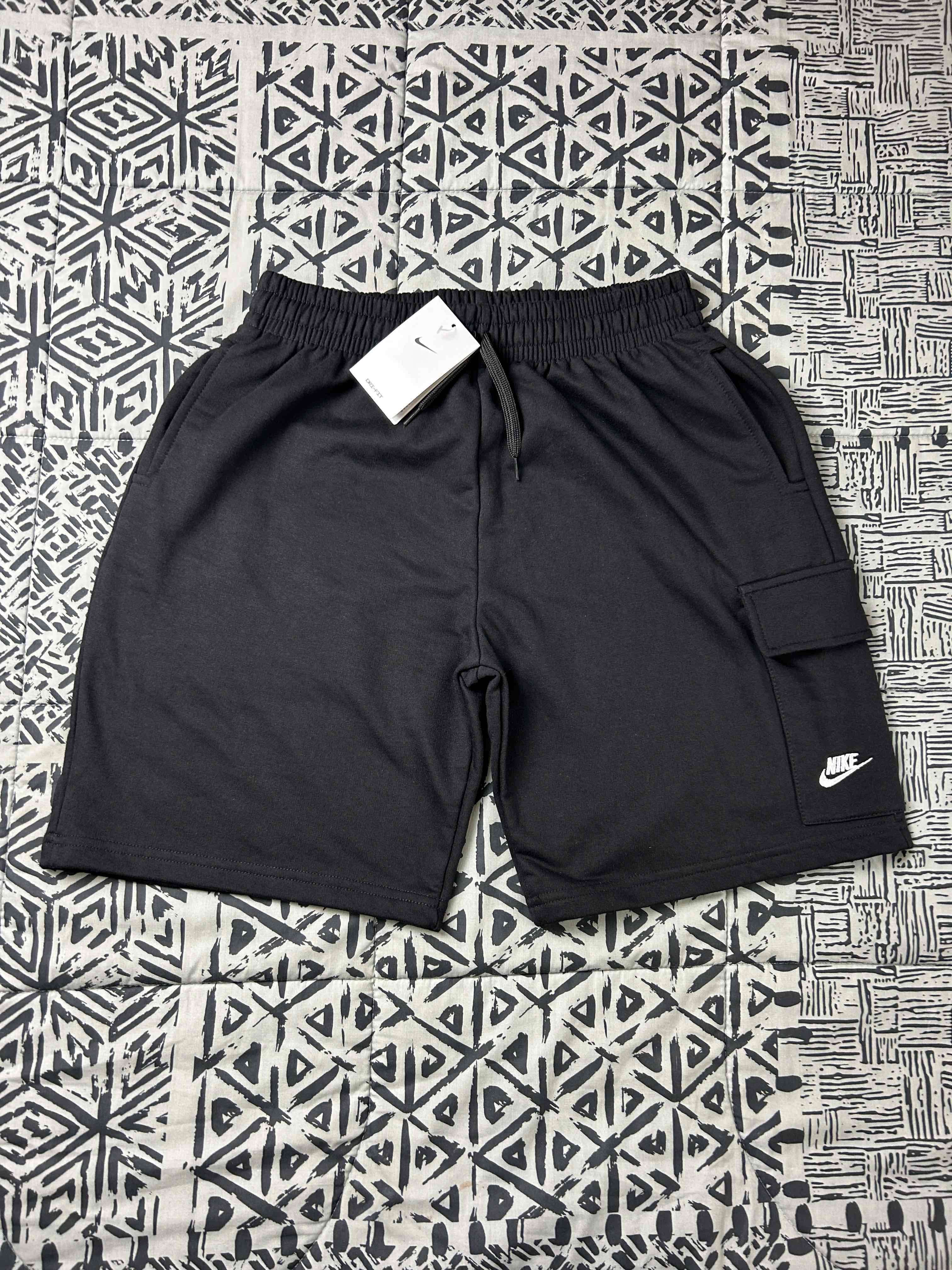 Shorts deportivos negros Nike