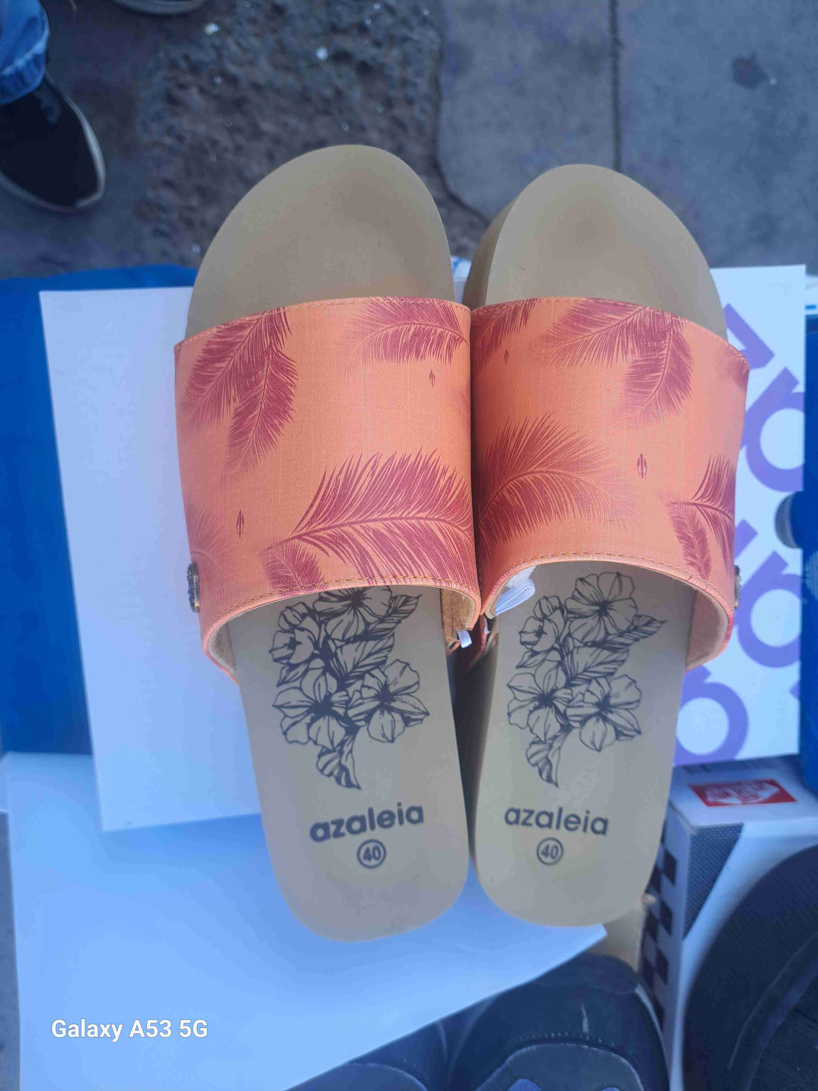 Sandalias naranjas con hojas - miniatura 3