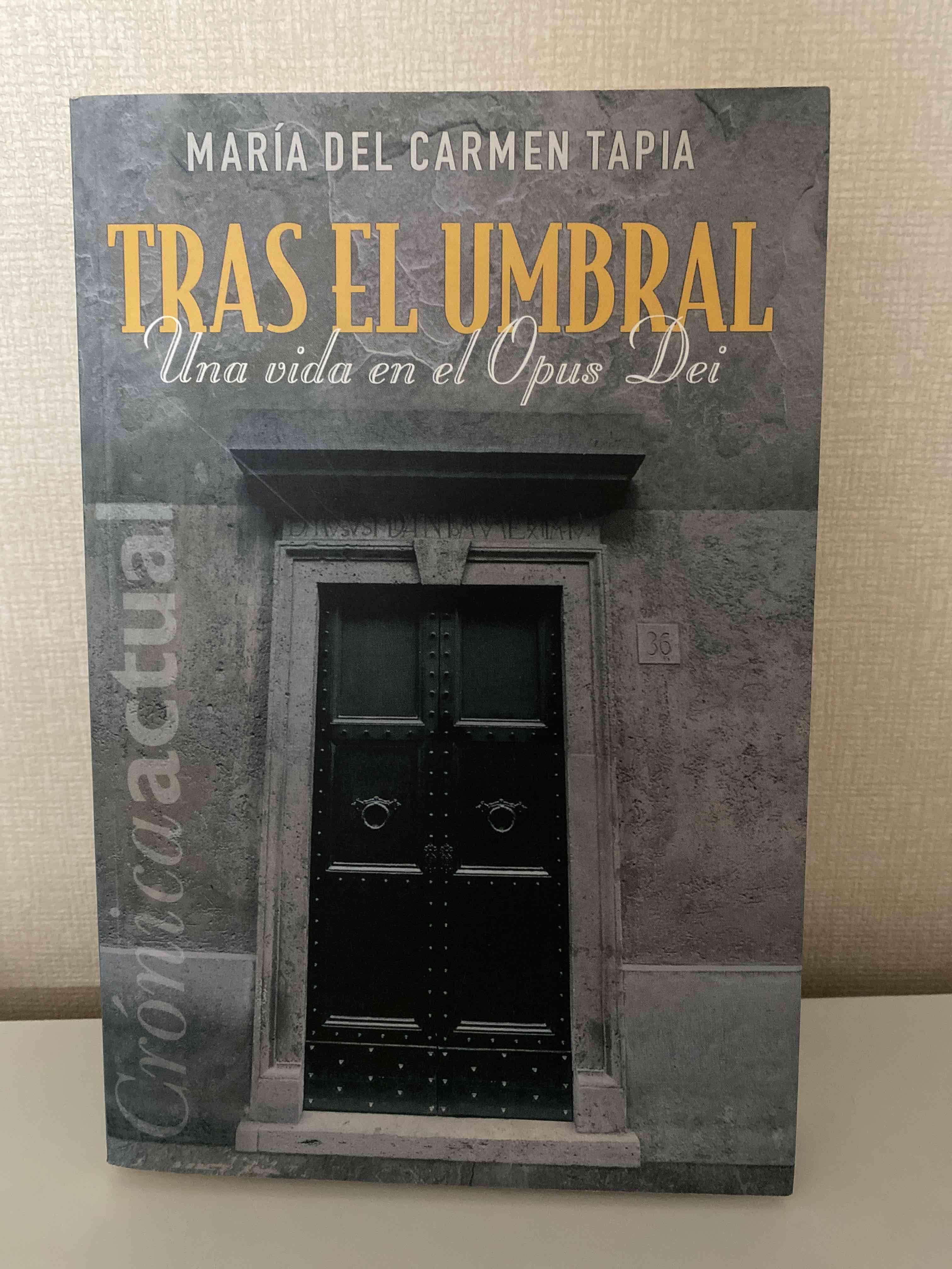 Libro Tras el Umbral - María del Carmen Tapia - 1