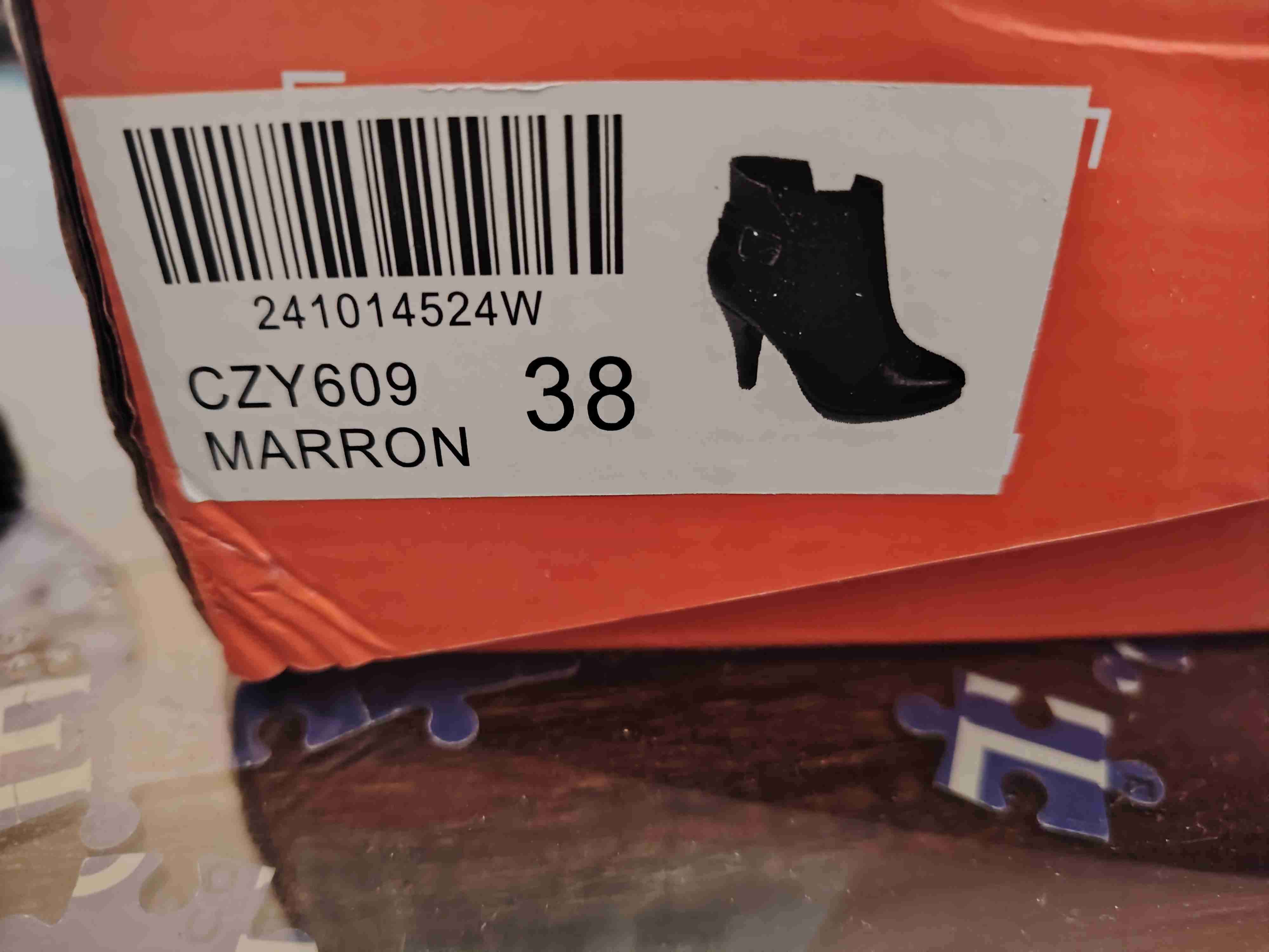 Botines negros con taco y hebilla - 2