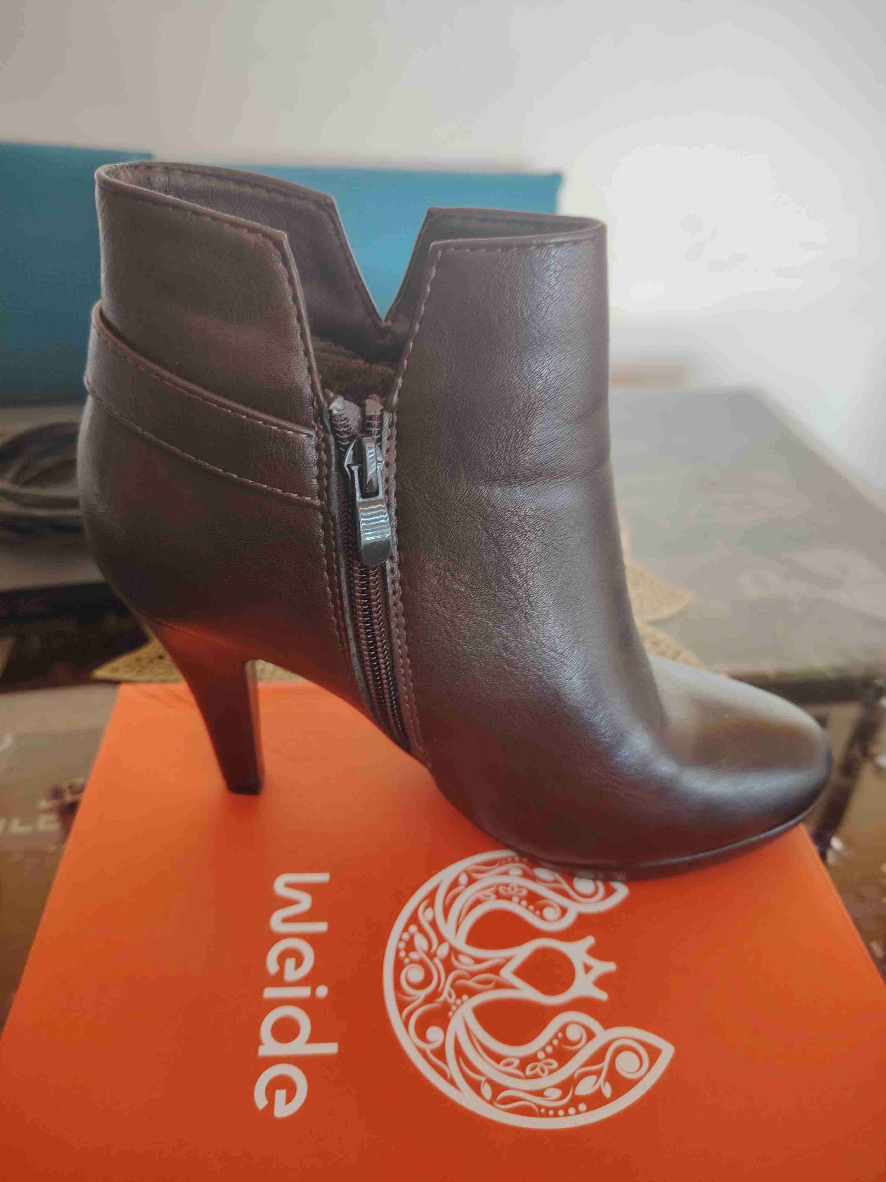 Botines negros con taco y hebilla - 5