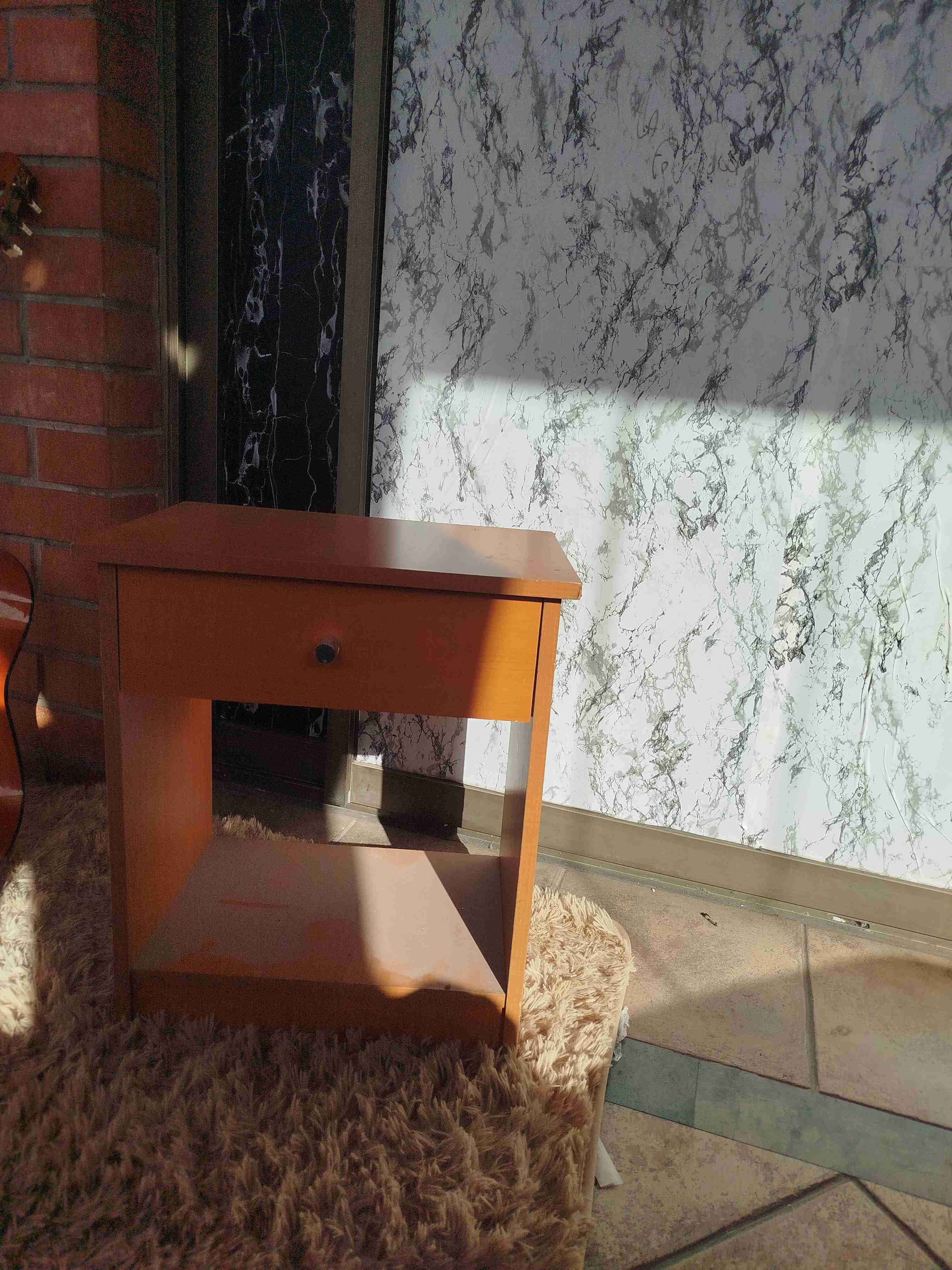 Mesa de noche madera clara