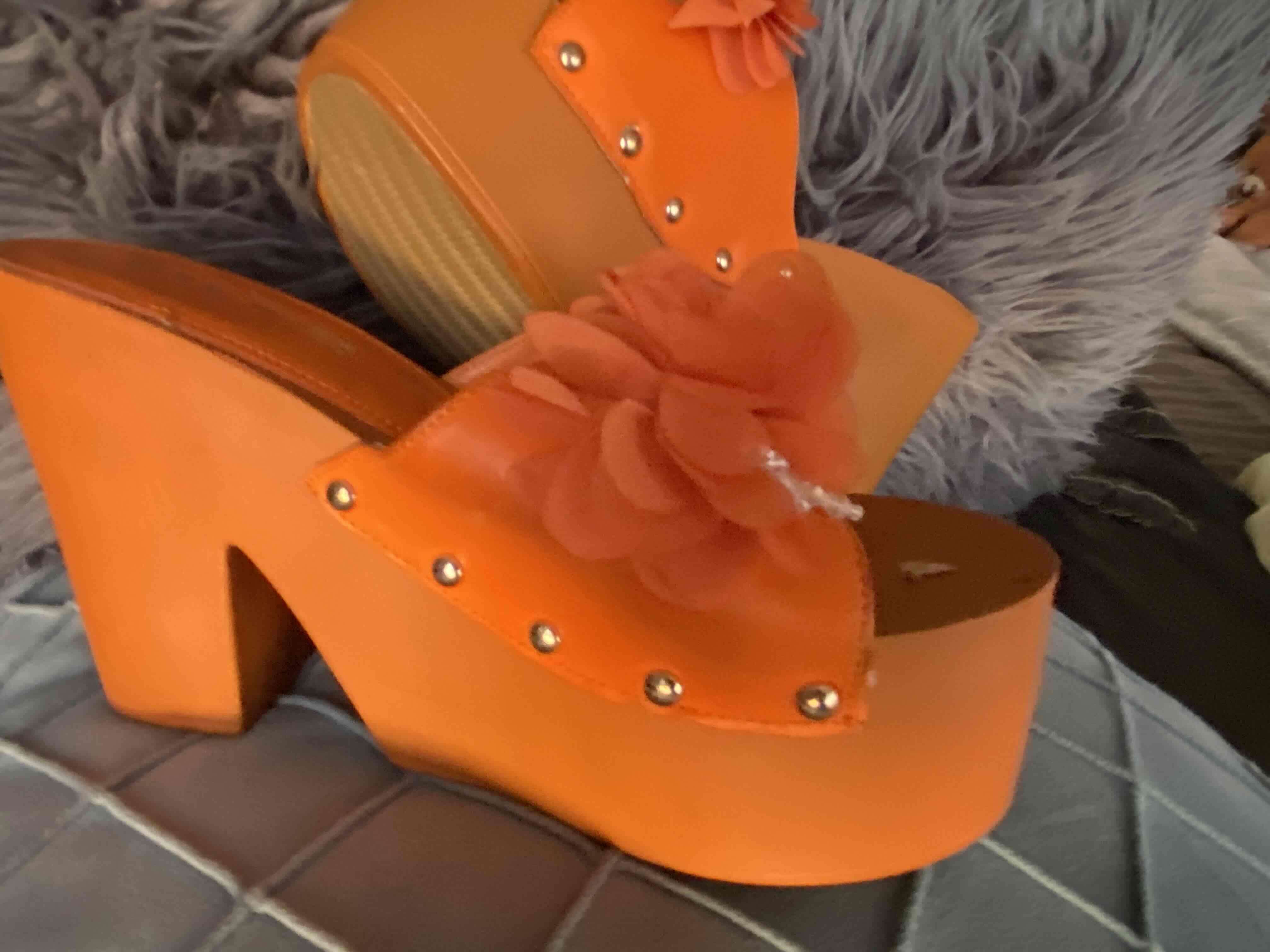 Sandalias naranjas con plataforma - miniatura 1